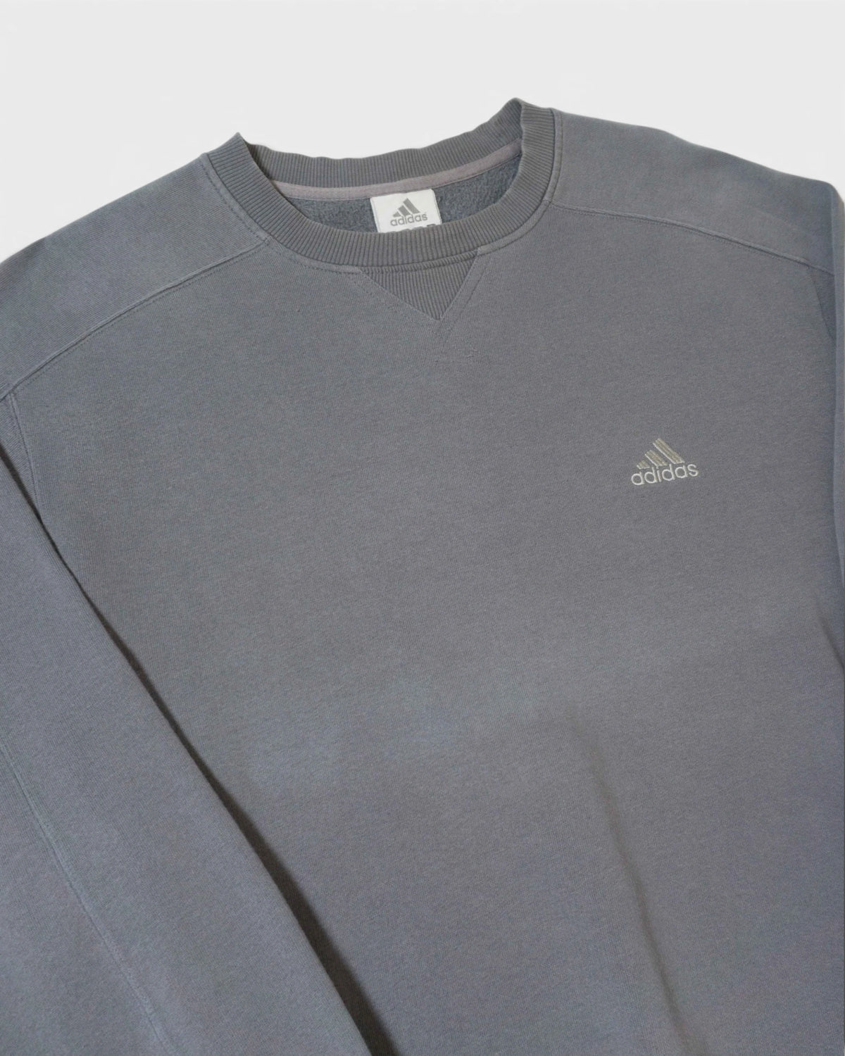 Sudadera Adidas Gris Plomo Vintage 00s — Talla M