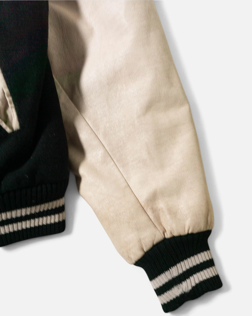 Chaqueta Varsity Levi's Lana Negra Vintage 90s — Talla XL