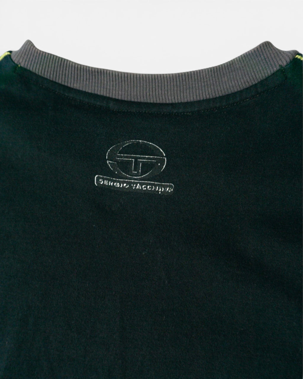 Camiseta Sergio Tacchini Negra Vintage 90s — Talla XL