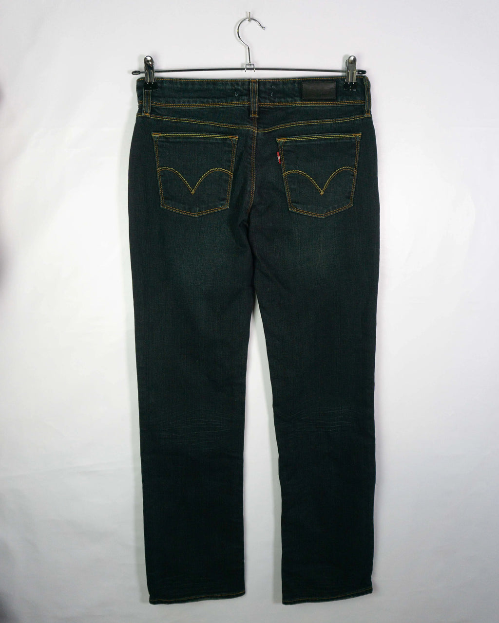 Vaquero Levis 570 oscuro 31