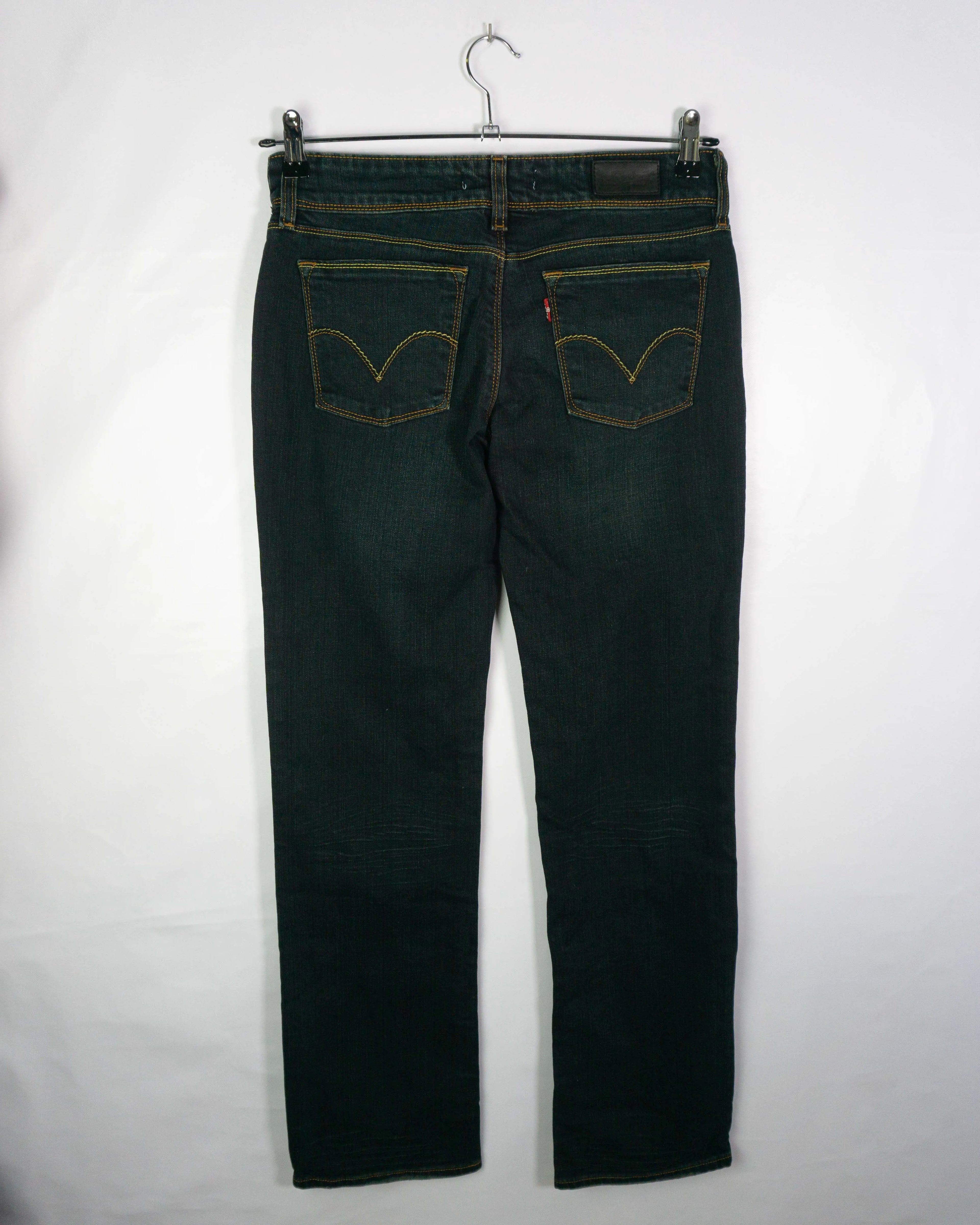 Vaquero Levis 570 oscuro 31