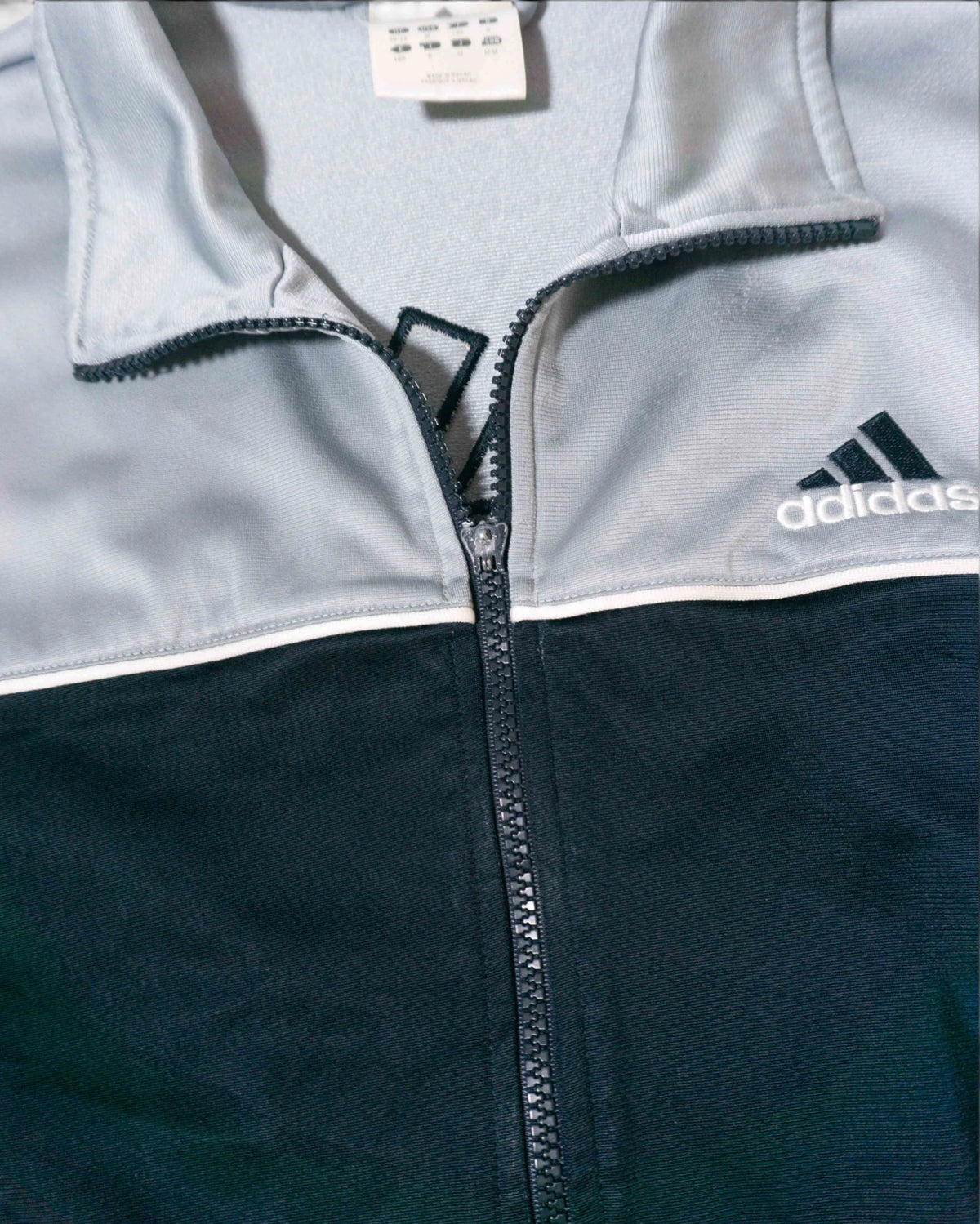 Chaqueta Adidas Gris Negra Vintage 00s — Talla M