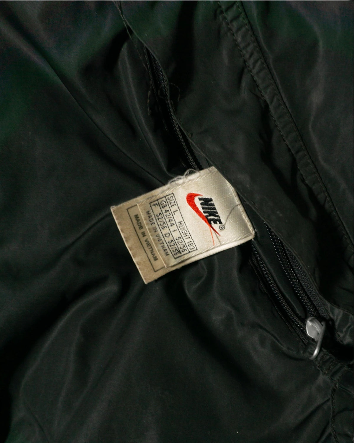 Chaqueta Nike Reversible Negra y Roja Vintage 90s — Talla L