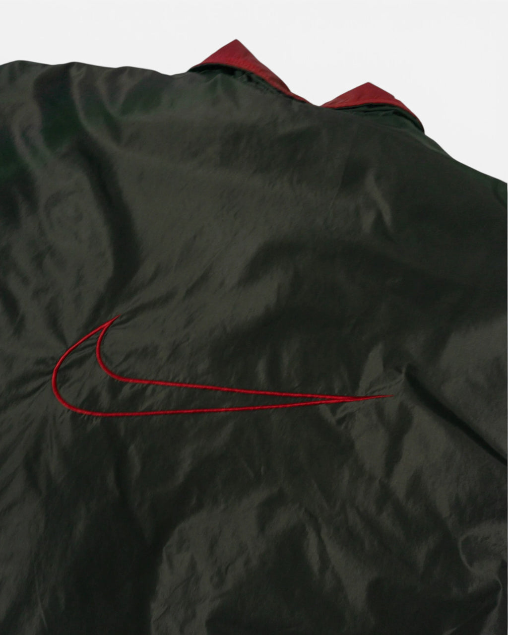 Chaqueta Nike Reversible Negra y Roja Vintage 90s — Talla L