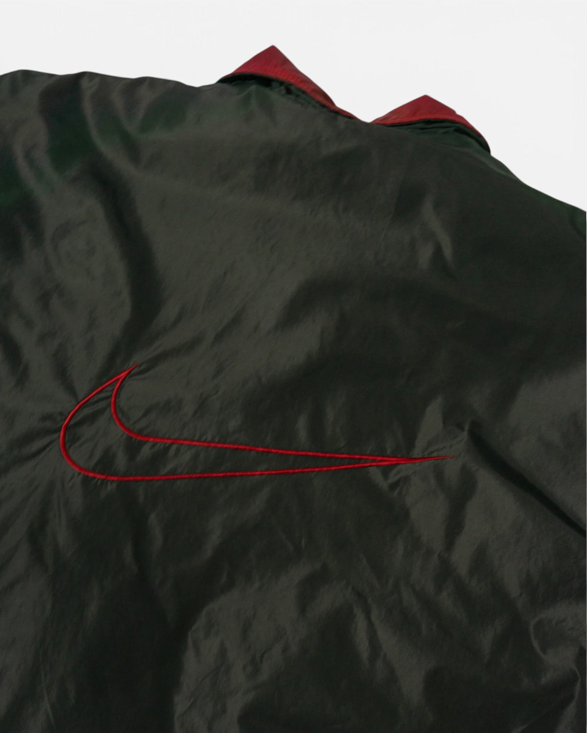 Chaqueta Nike Reversible Negra y Roja Vintage 90s — Talla L