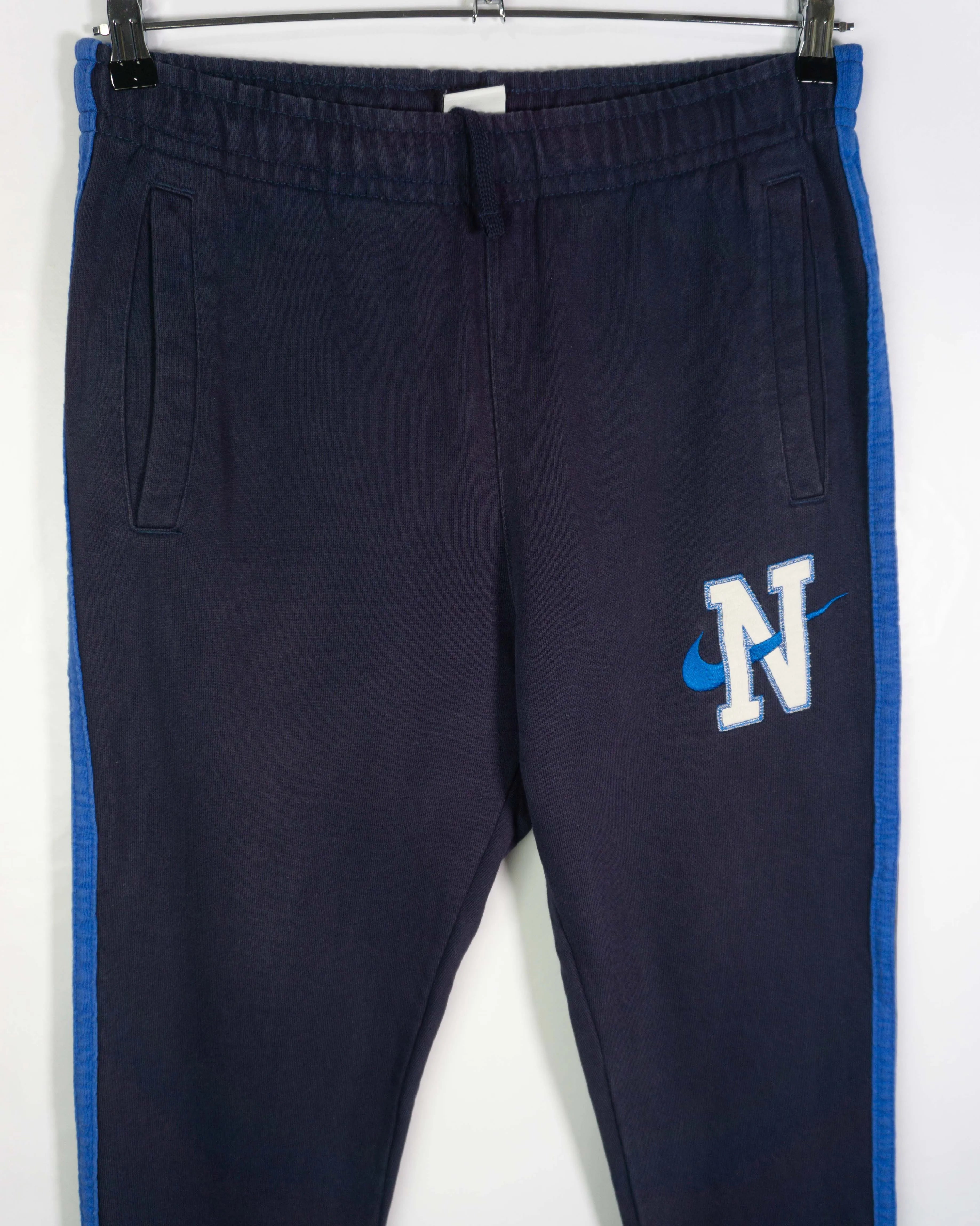Pantalón deportivo Nike logo universitario azul marino — Talla S