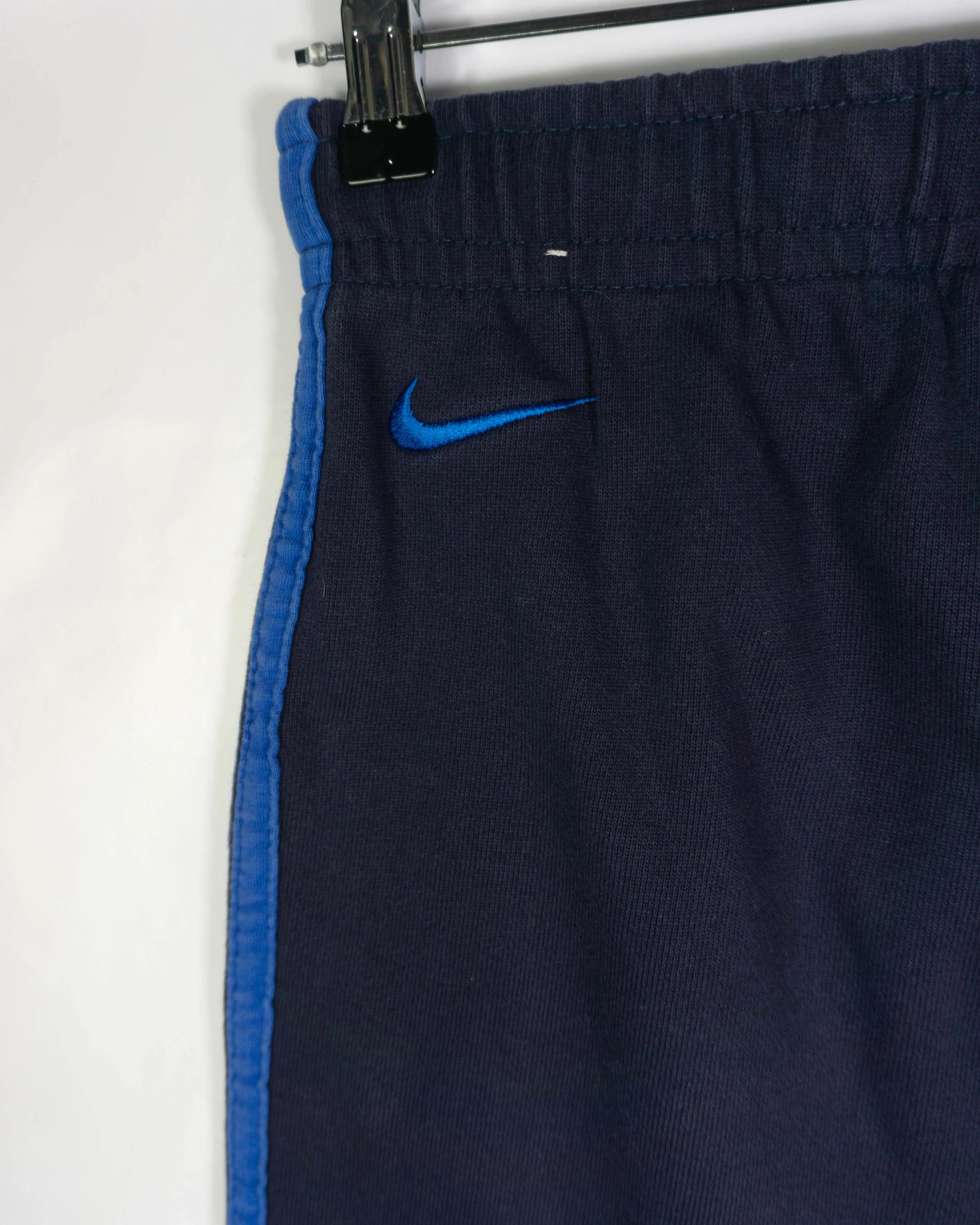 Pantalón deportivo Nike logo universitario azul marino — Talla S