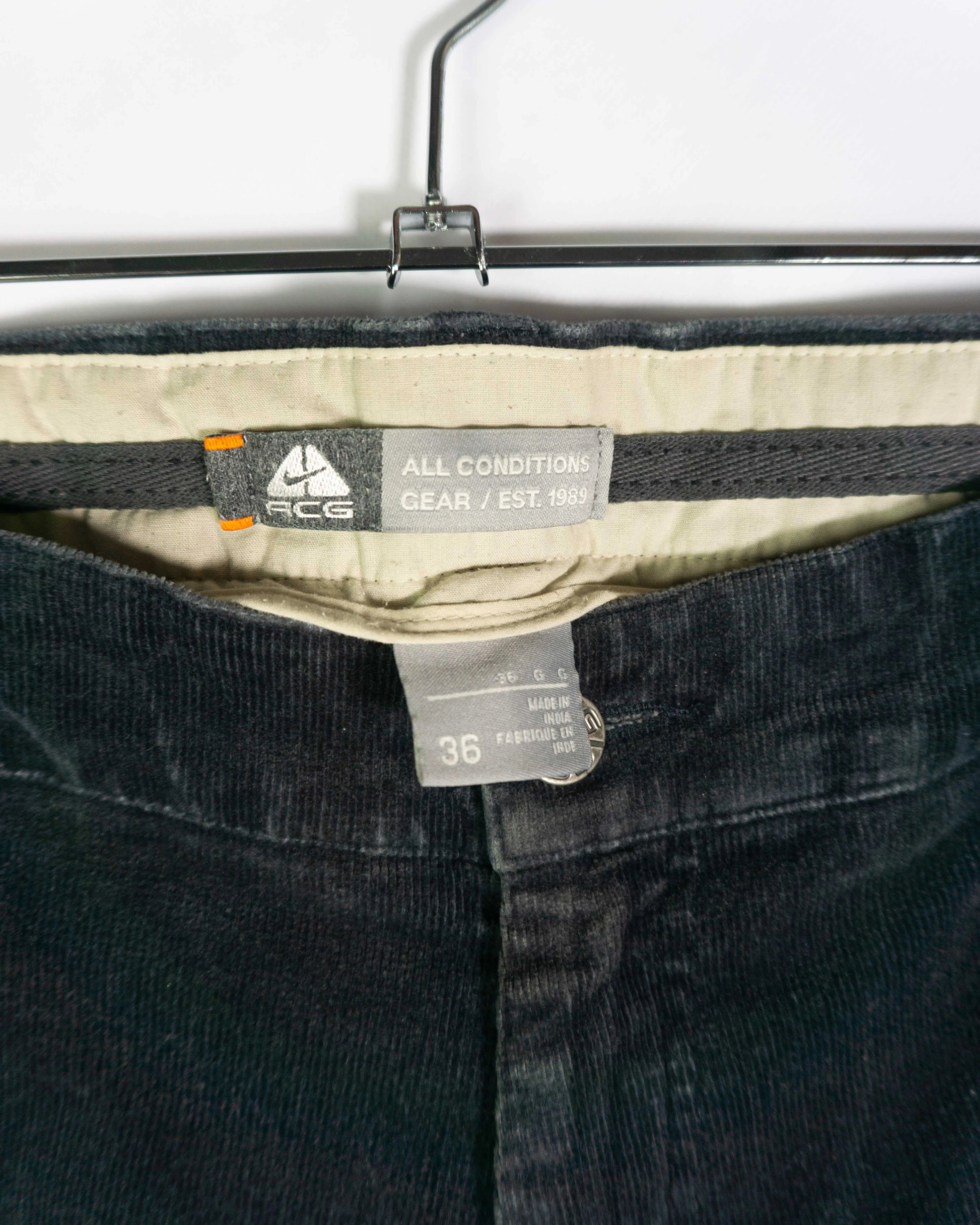 Pantalón Nike ACG Vintage 2000s Pana — Talla 36