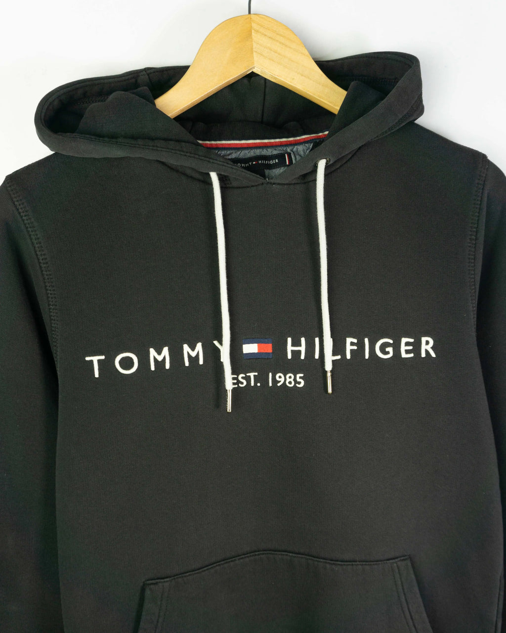 Sudadera Tommy Hilfiger Logo Bordado Negra — Talla S