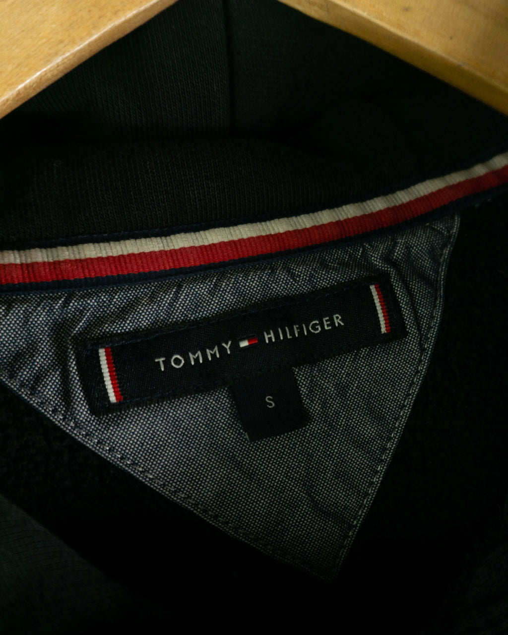 Sudadera Tommy Hilfiger Logo Bordado Negra — Talla S