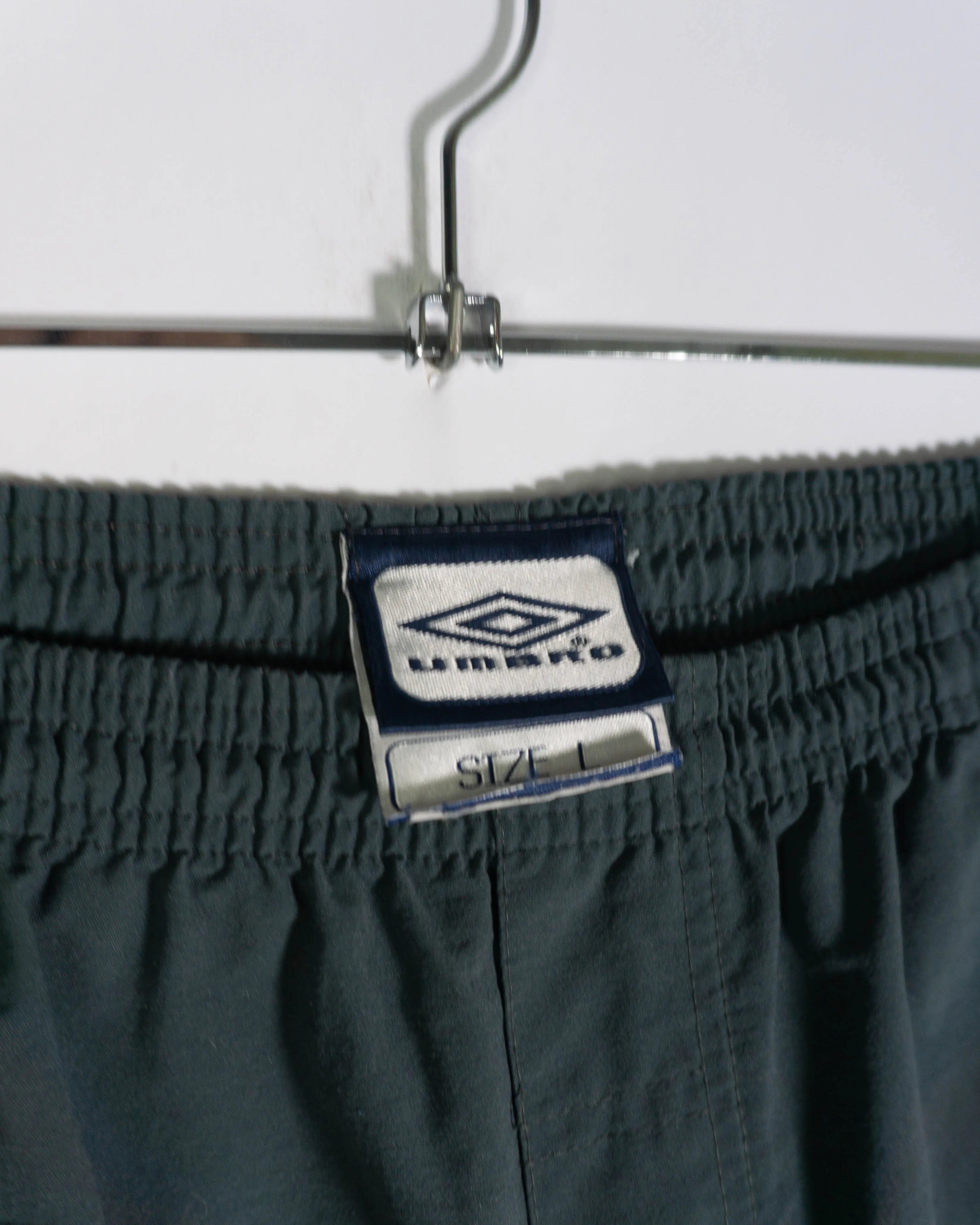 Pantalón Umbro Deportivo Verde Grisáceo Vintage 90s — Talla L