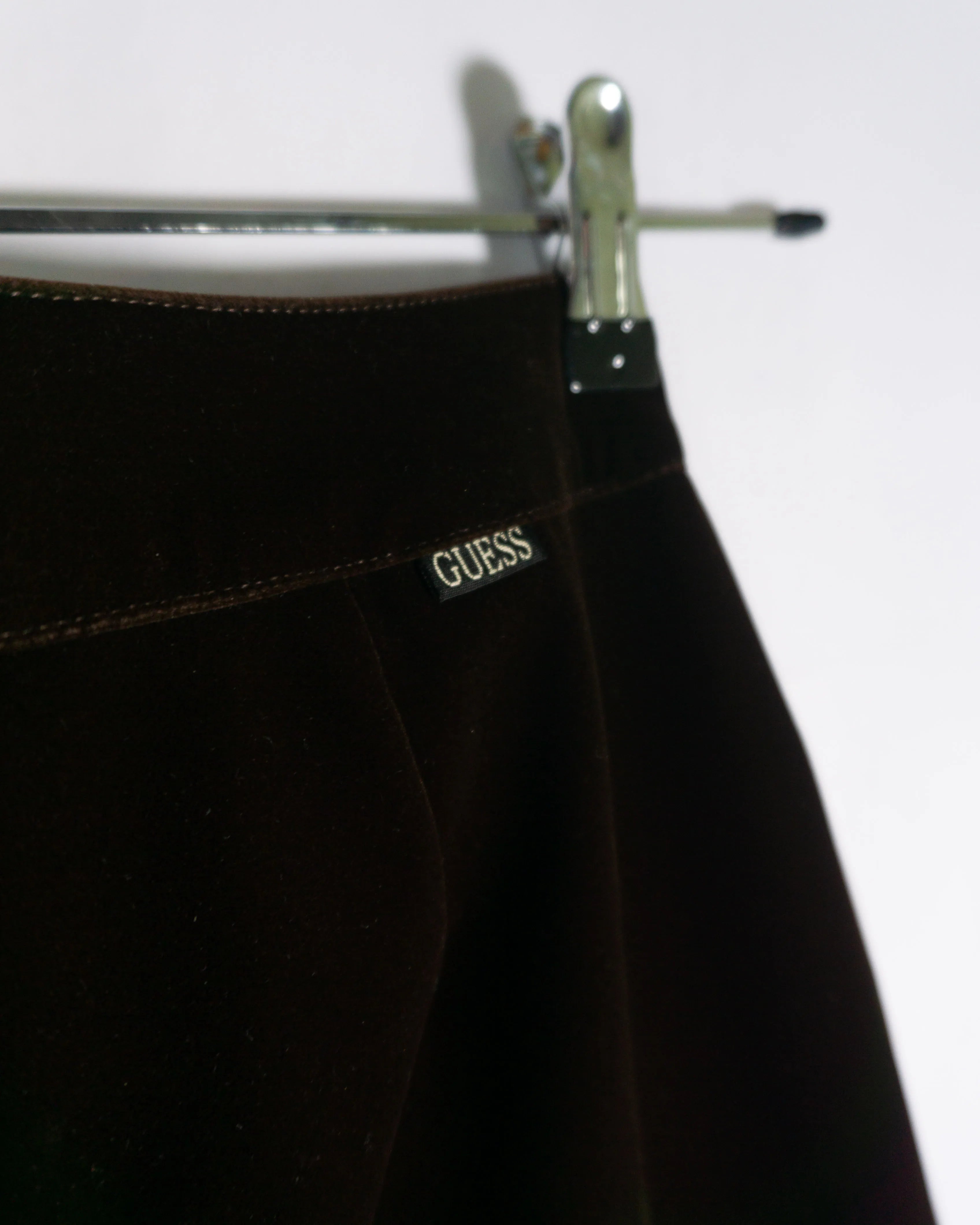 Pantalón Guess Jeans Terciopelo Marrón 90s Mujer — Talla W26