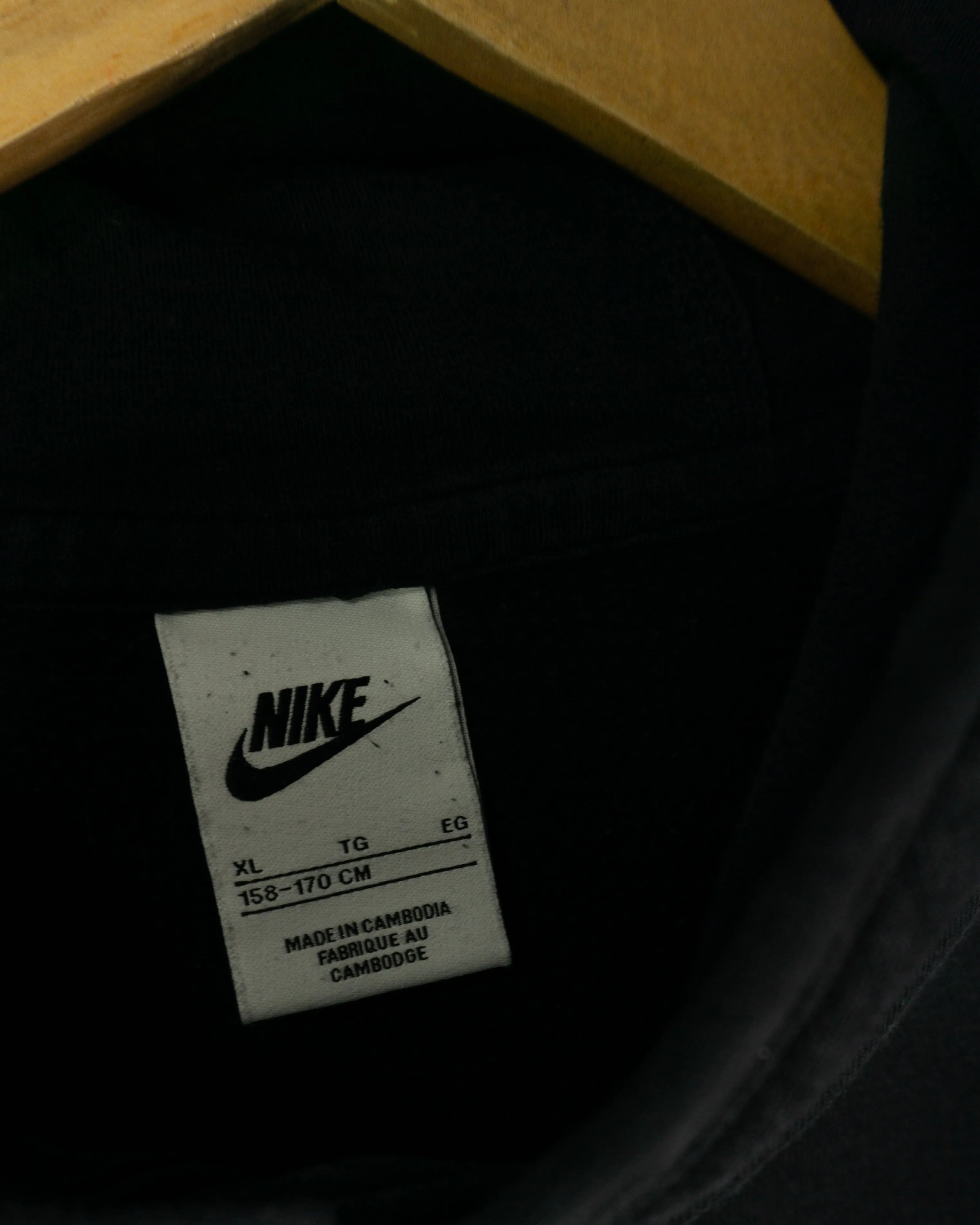 Sudadera Nike Sportswear Negra con Capucha — Talla XS