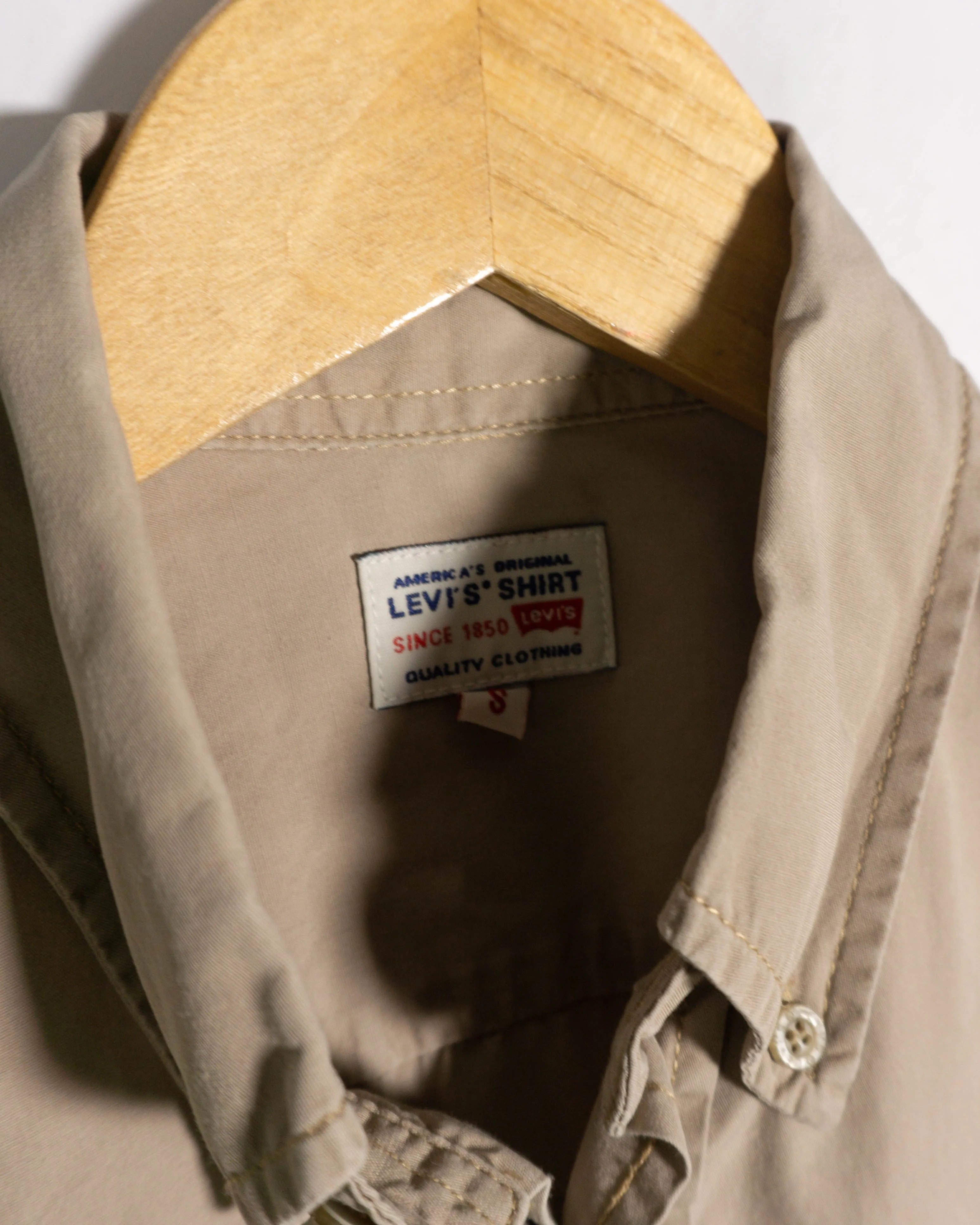 Camisa Levi's Manga Corta Beige Vintage 00s — Talla S