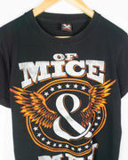 Camiseta Of Mice & Men Banda Negra Gráfica — Talla M
