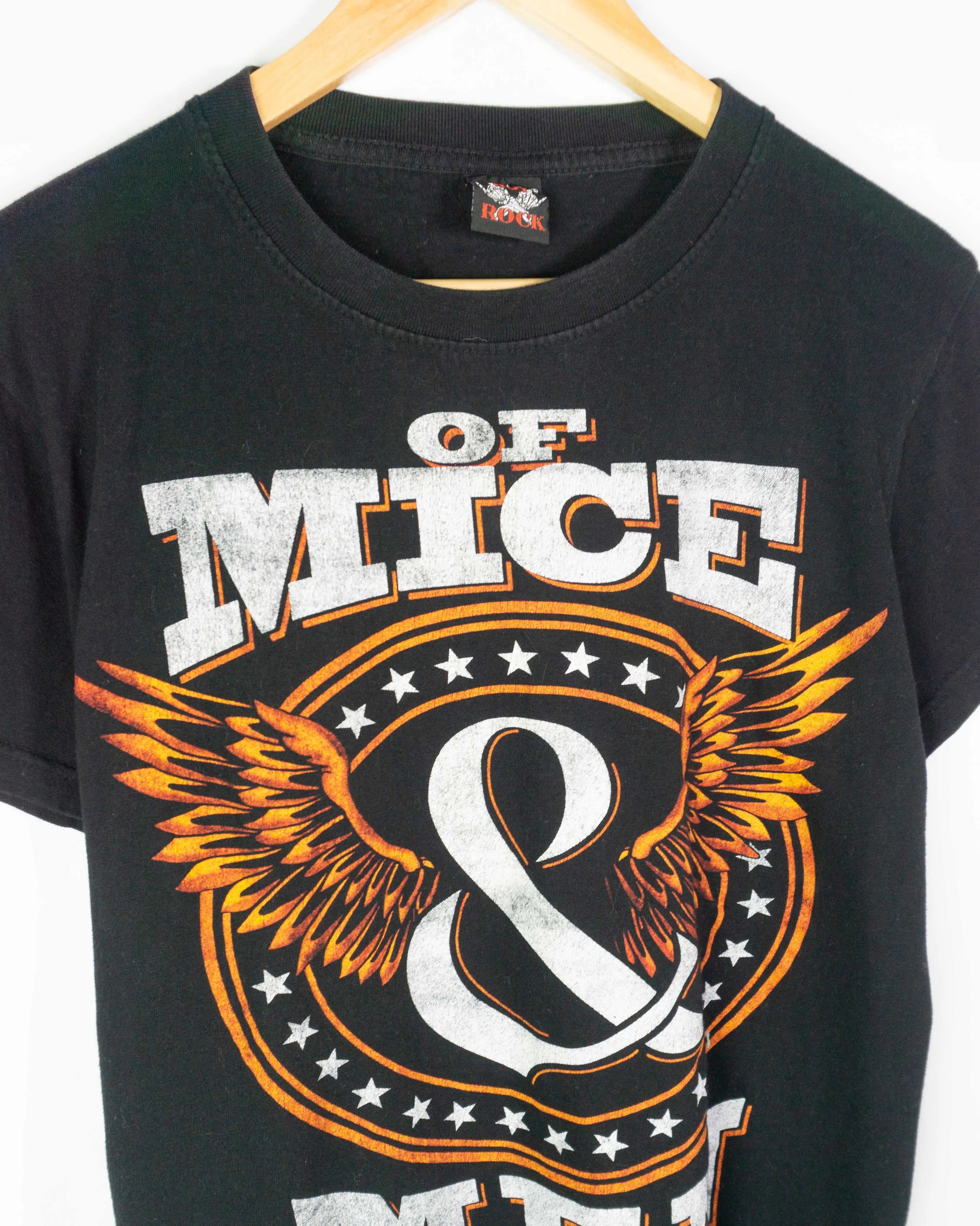 Camiseta Of Mice & Men Banda Negra Gráfica — Talla M