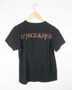 Camiseta Of Mice & Men Banda Negra Gráfica — Talla M