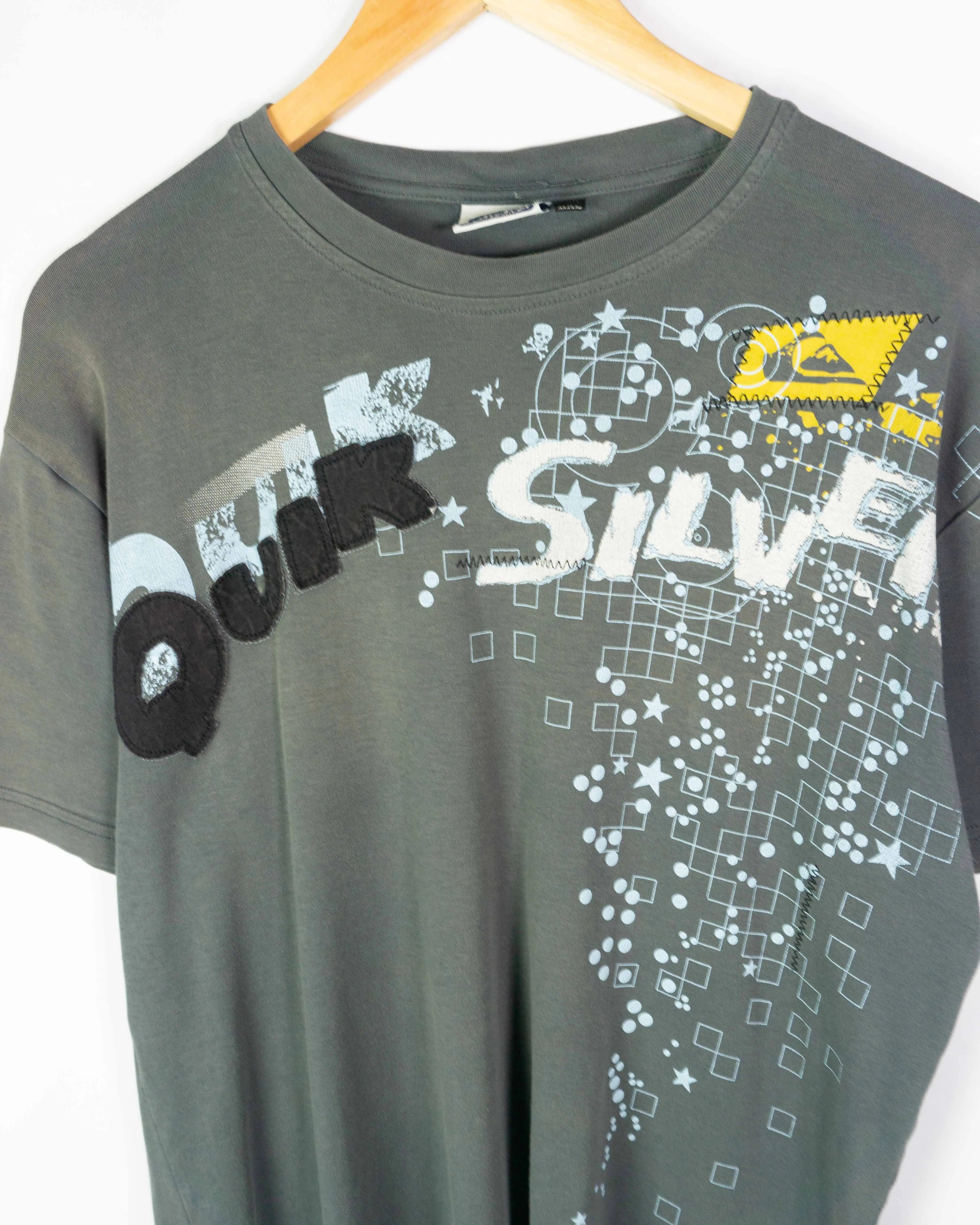 Camiseta Quiksilver Gráfica Gris Vintage 00s — Talla M