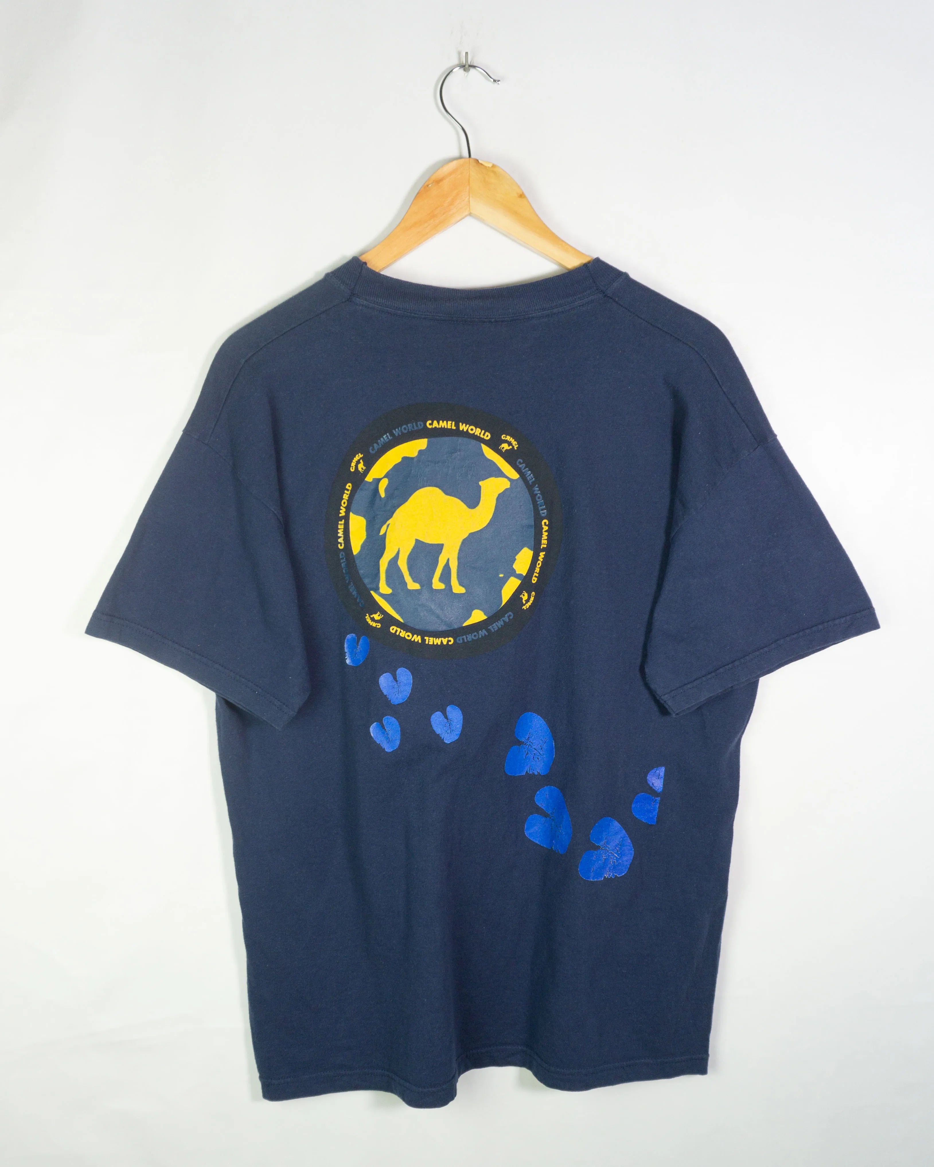 Camiseta Camel World Gráfica Azul Marino Vintage 90s — Talla L