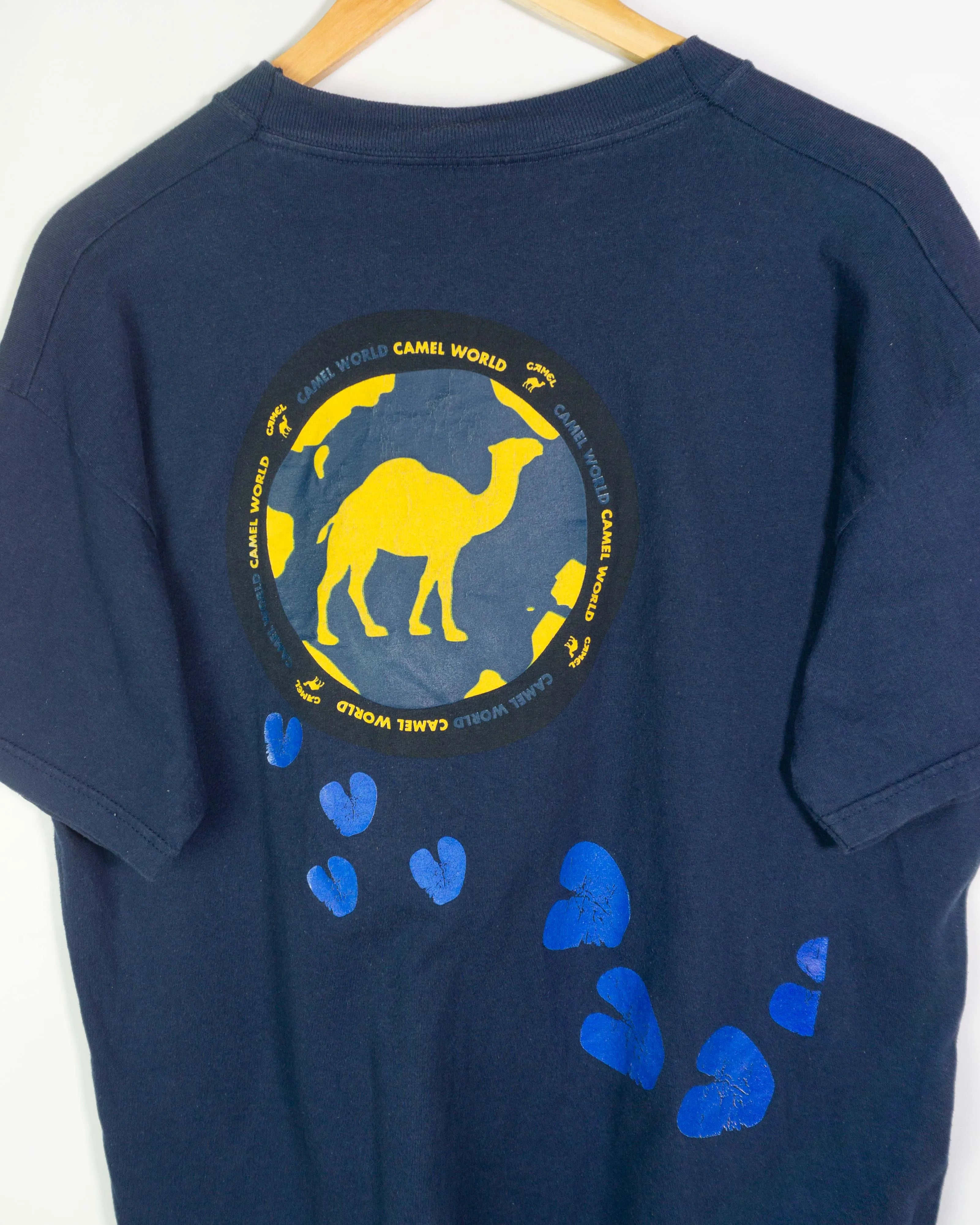 Camiseta Camel World Gráfica Azul Marino Vintage 90s — Talla L