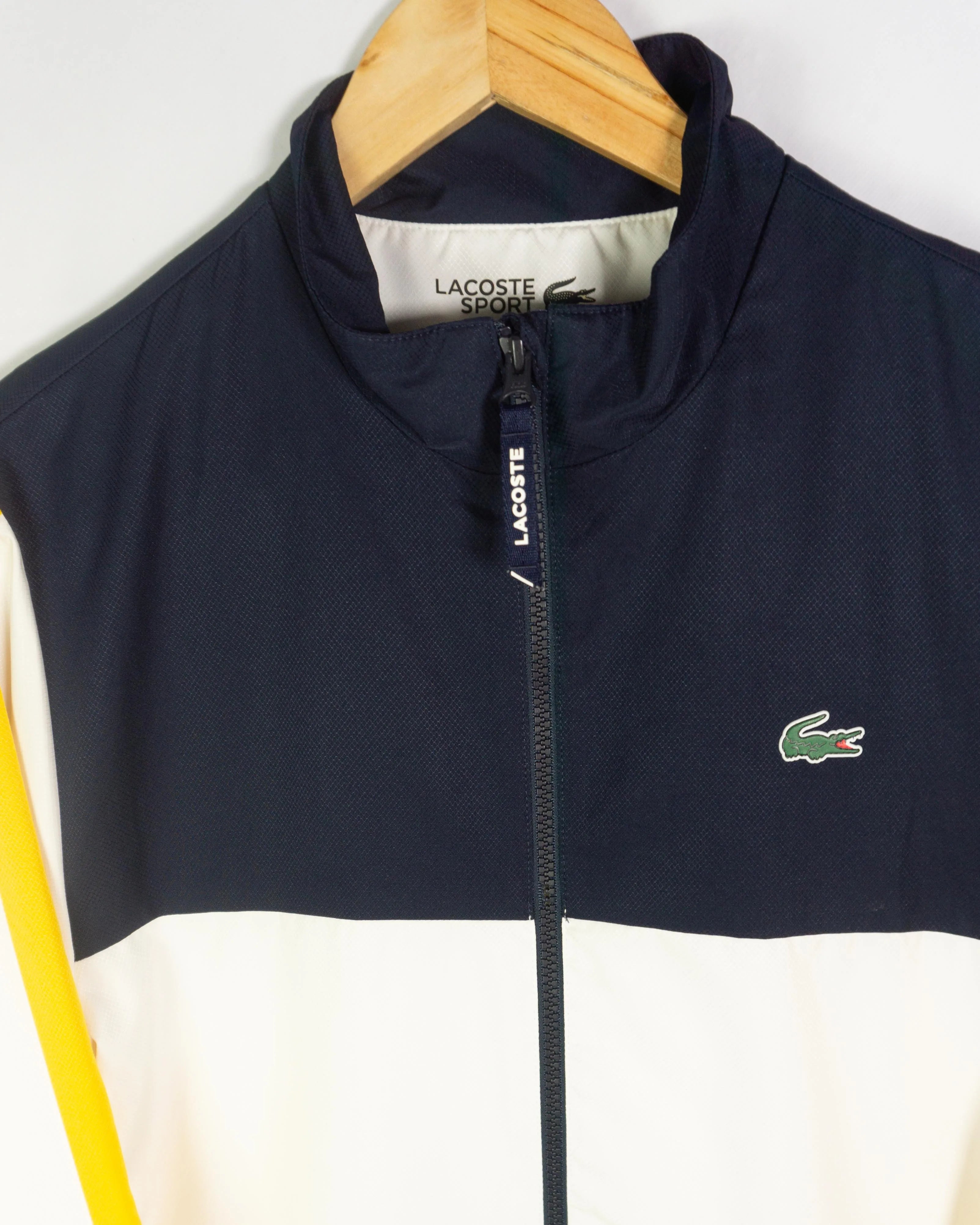 Chaqueta Lacoste Sport Azul Marino Amarilla — Talla M