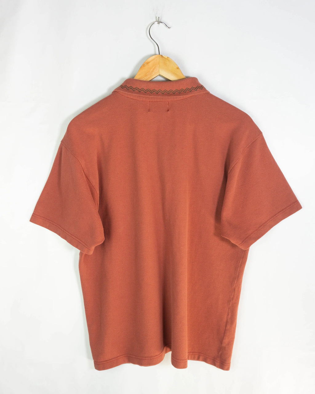 Polo Scusi Terracota Detalle Zigzag Vintage 90s — Talla M