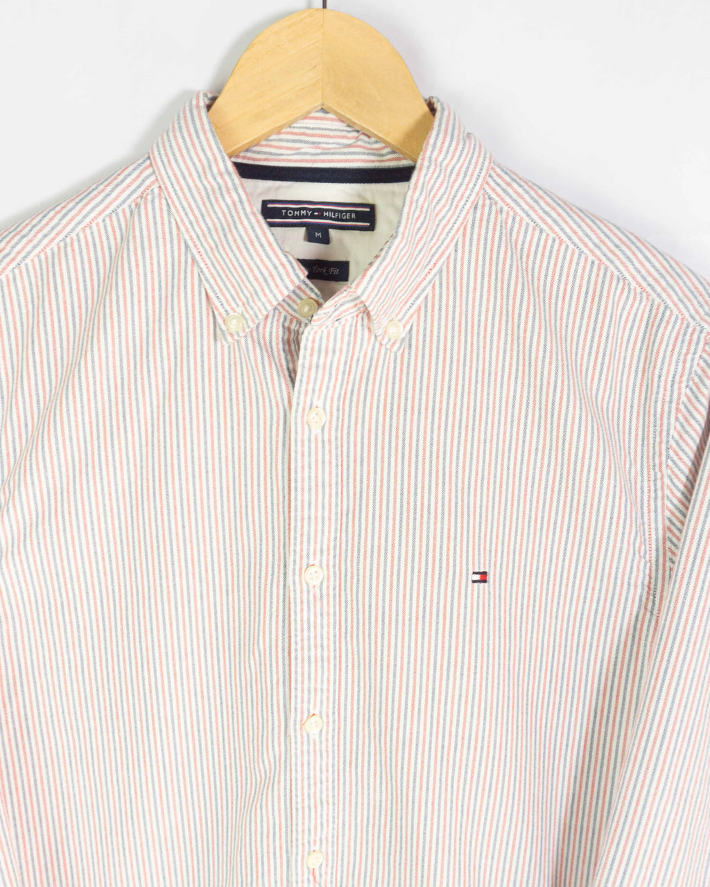 Camisa Tommy Hilfiger Rayas Rojo Azul — Talla M