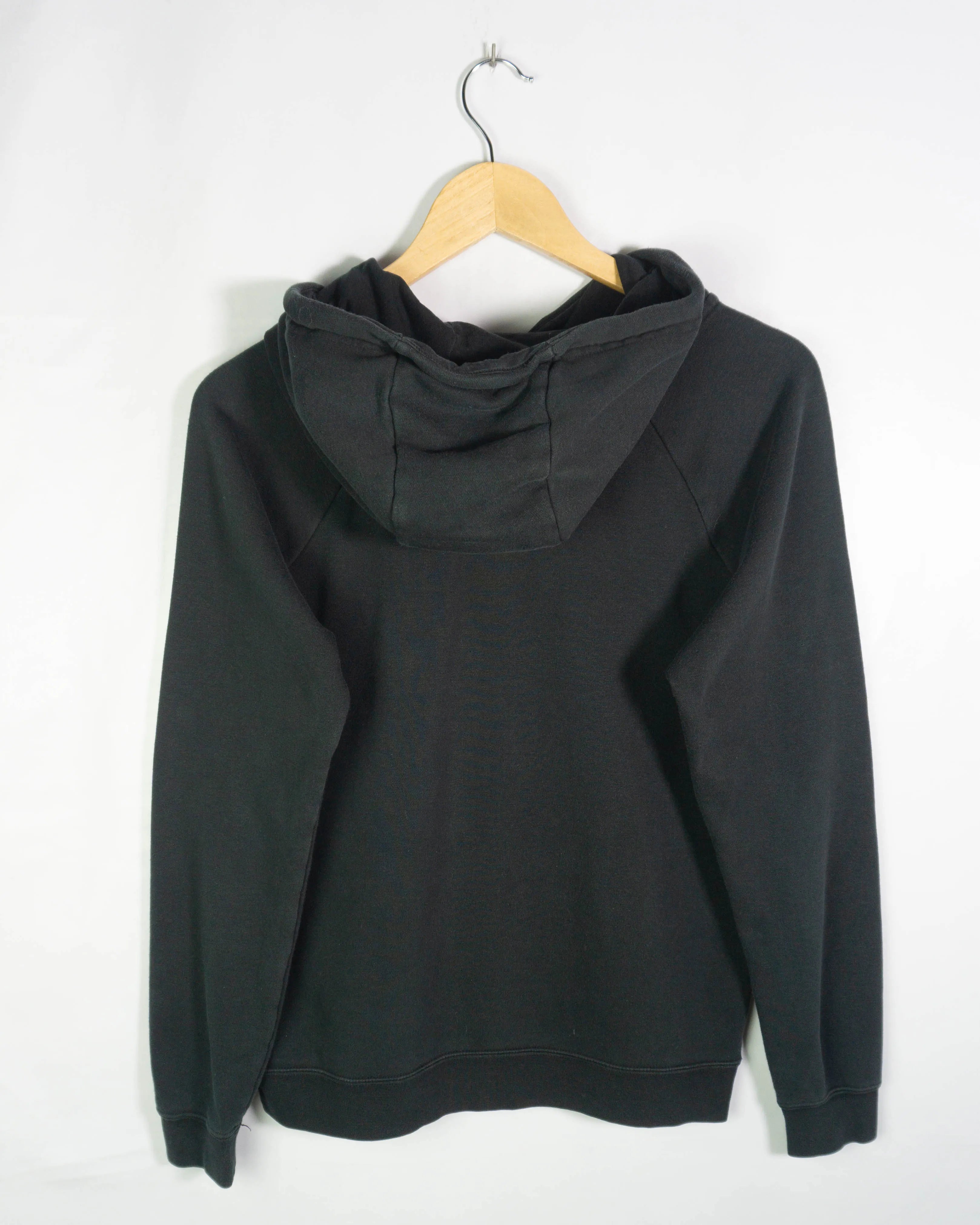 Sudadera Nike Sportswear Negra Logo Bordado — Talla S