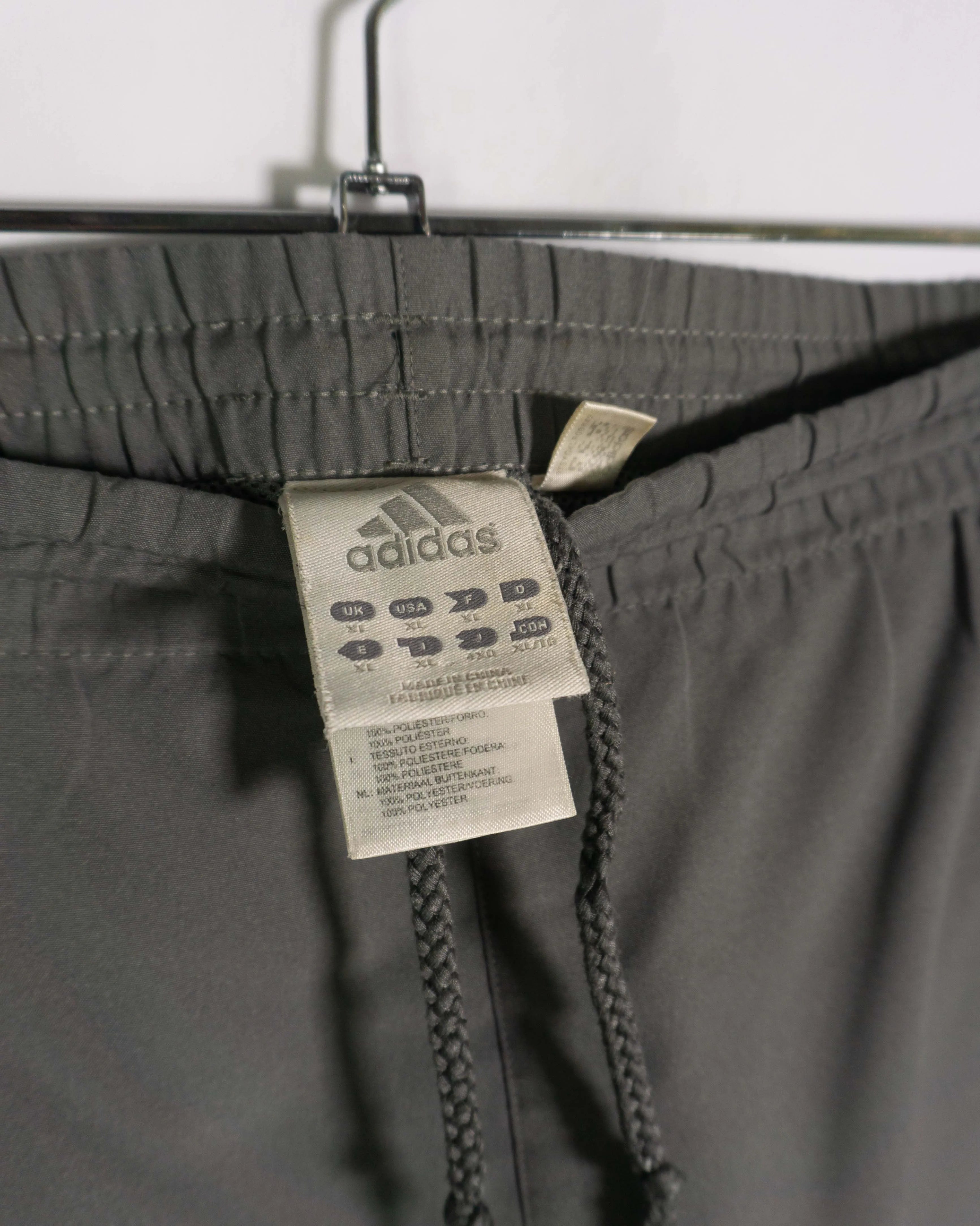 Pantalón Corto Adidas Deportivo Gris Vintage 00s — Talla XL