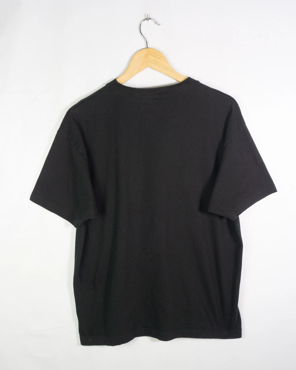 Camiseta Hanes Cuello V Rosa de los Vientos Negra 00s — Talla XL