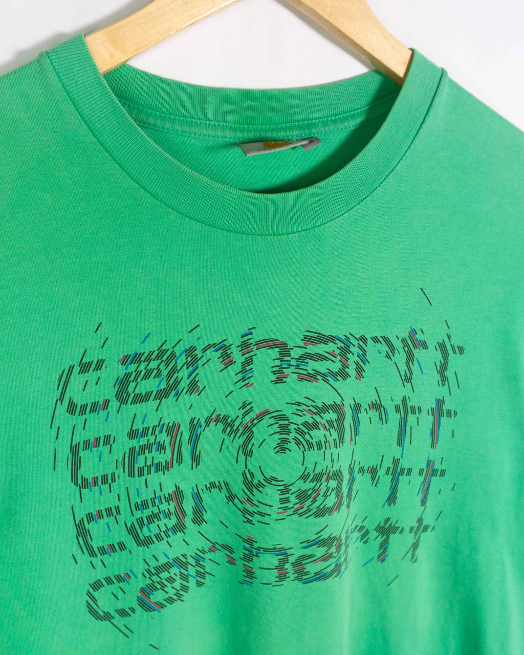 Camiseta Carhartt WIP Graphic Logo Verde Psychedelic — Talla M