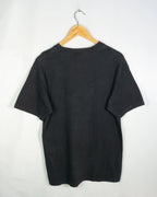 Camiseta Famous Stars Straps Escudo Negro Vintage 00s — Talla M