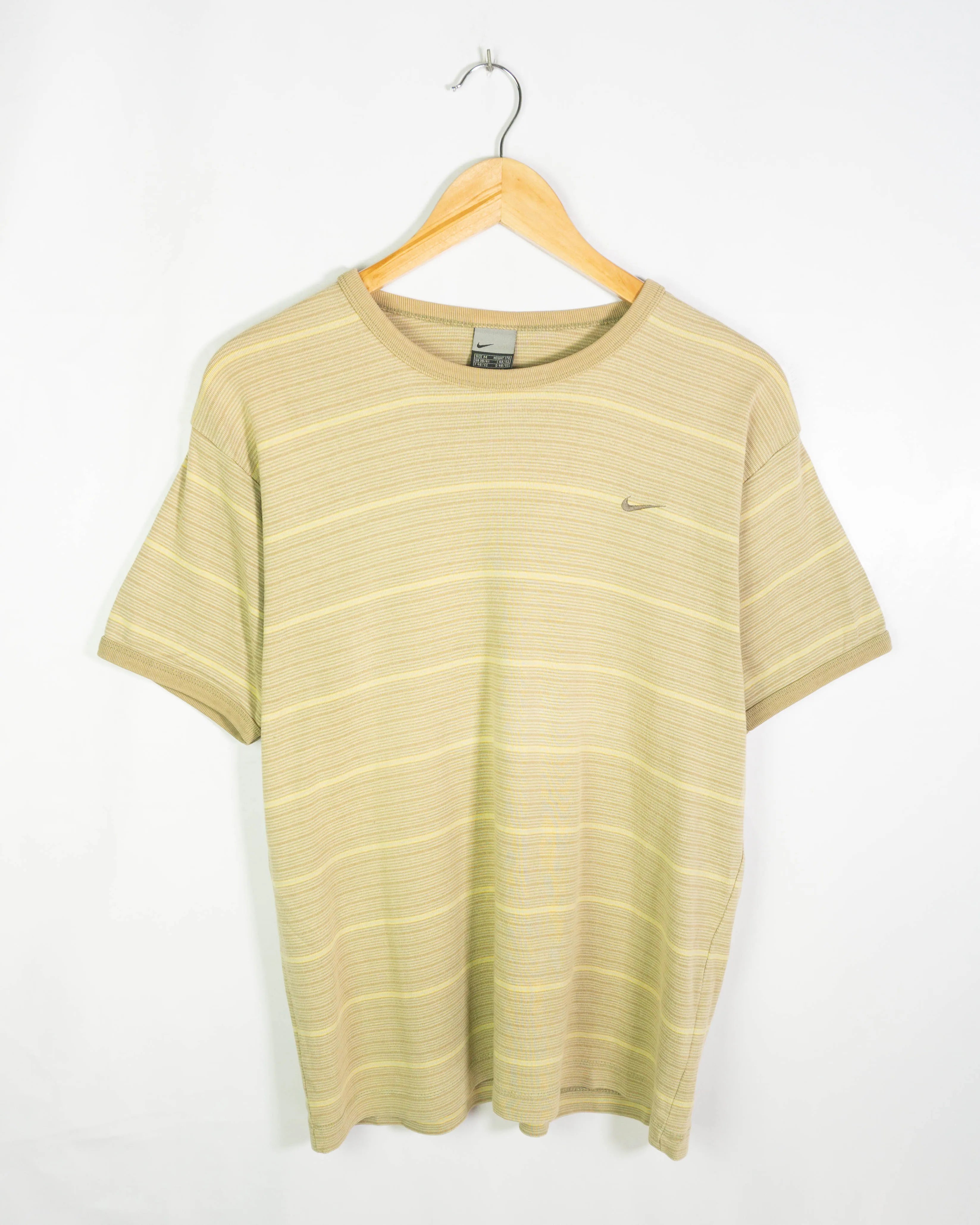 Camiseta Nike Rayas Caqui Swoosh Tonal Vintage 00s — Talla M