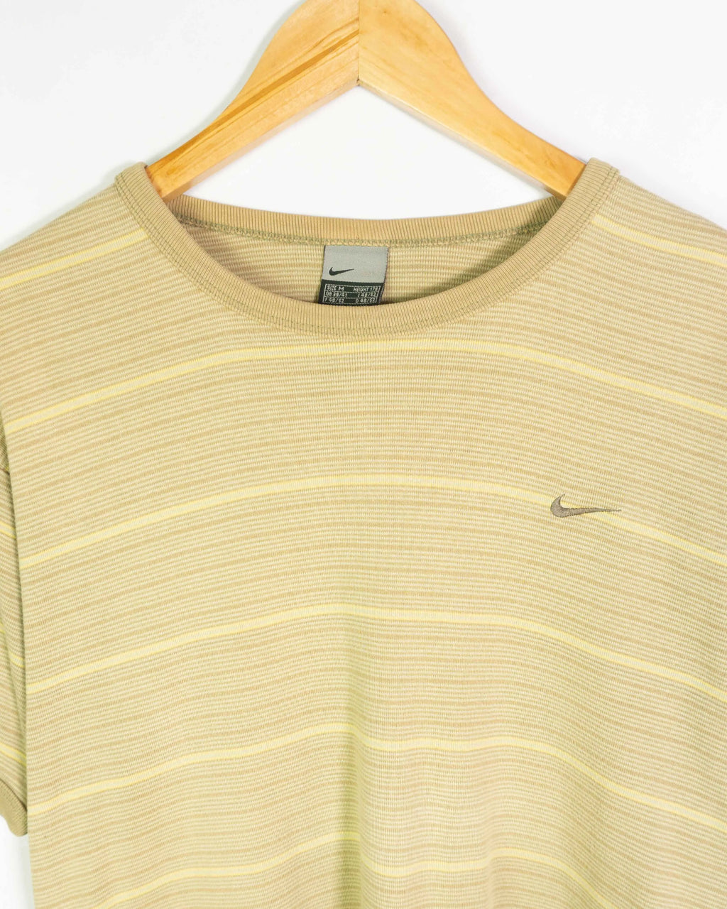 Camiseta Nike Rayas Caqui Swoosh Tonal Vintage 00s — Talla M