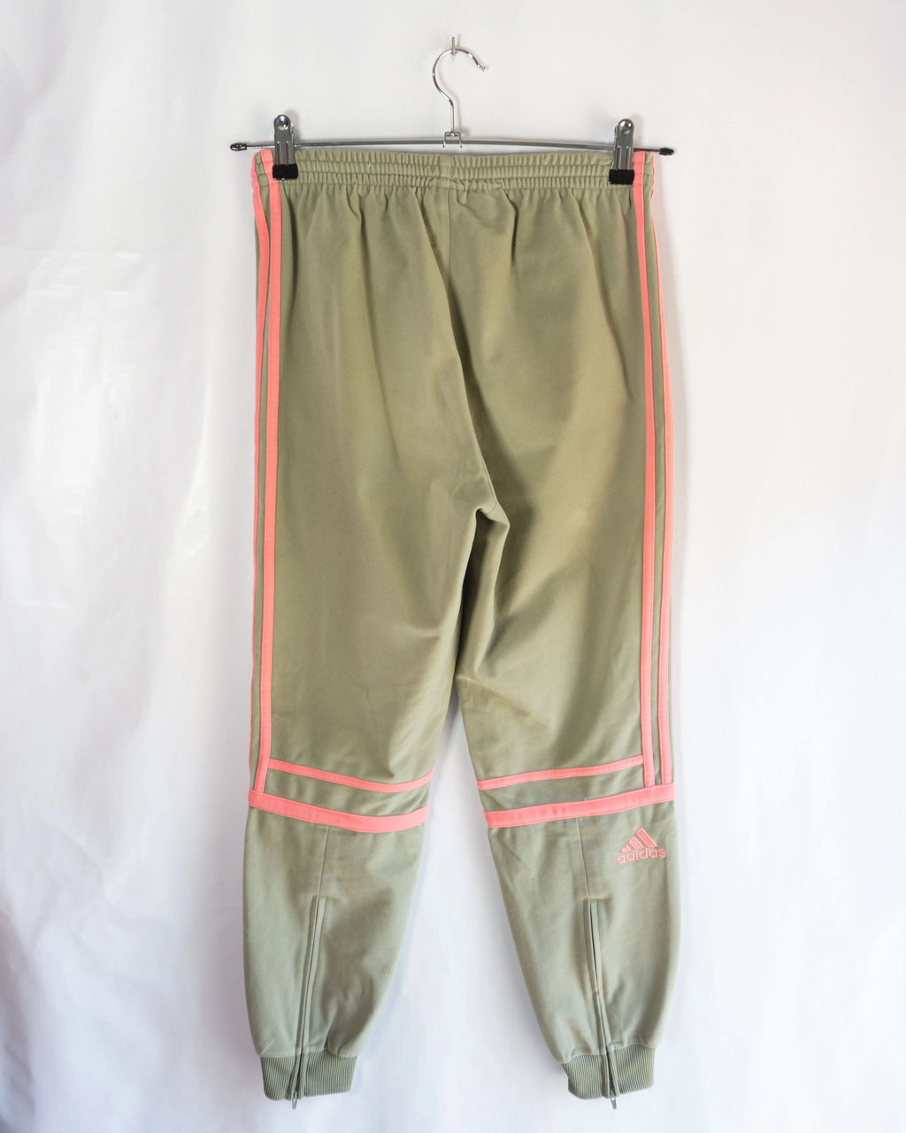 Pantalón Chándal Adidas Vintage Kaki Salmón — Talla XS