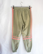 Pantalón Chándal Adidas Vintage Kaki Salmón — Talla XS