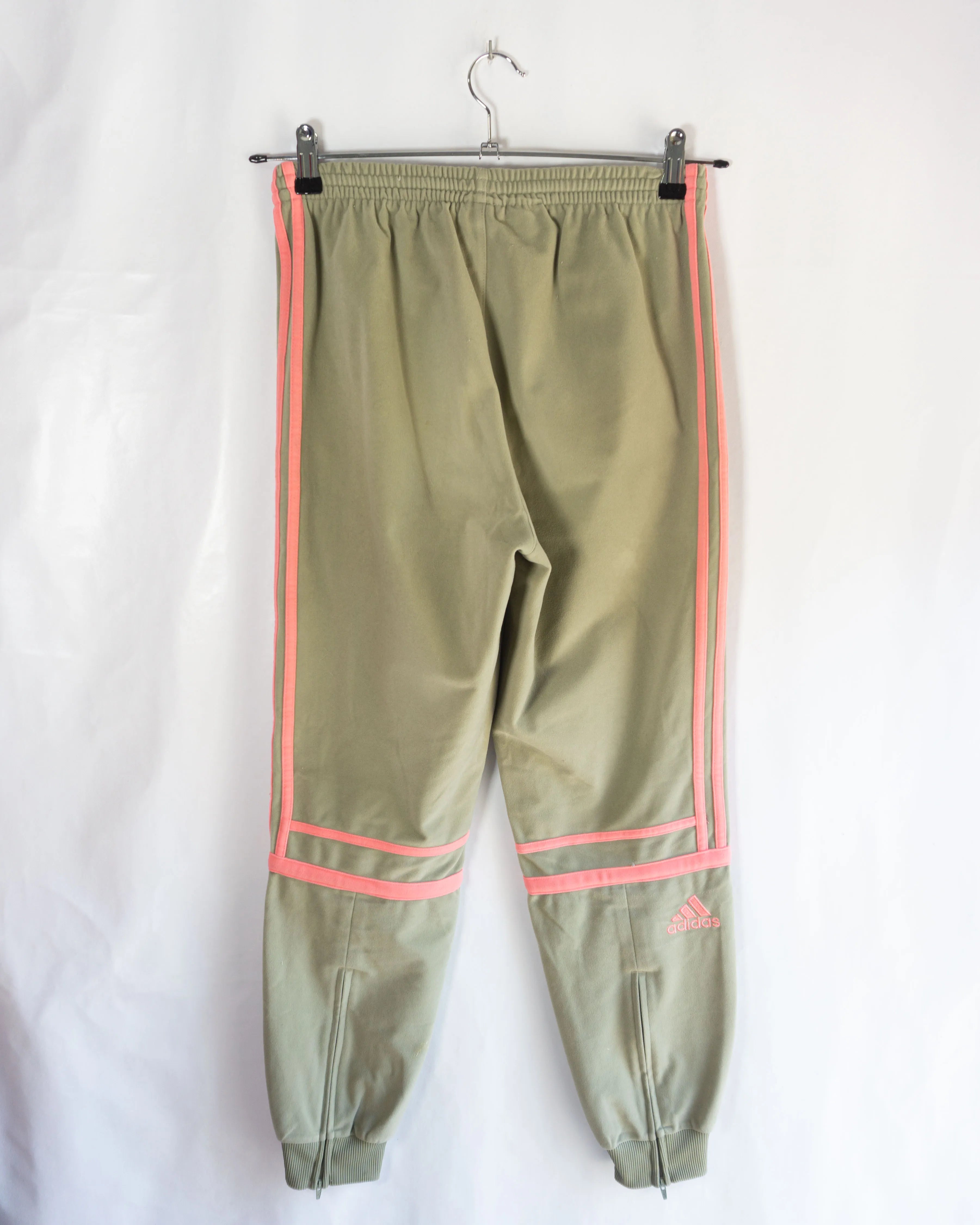 Pantalón Chándal Adidas Vintage Kaki Salmón — Talla XS
