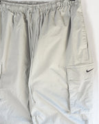 Pantalón Cargo Nike Nylon Parachute Gris Claro — Talla L
