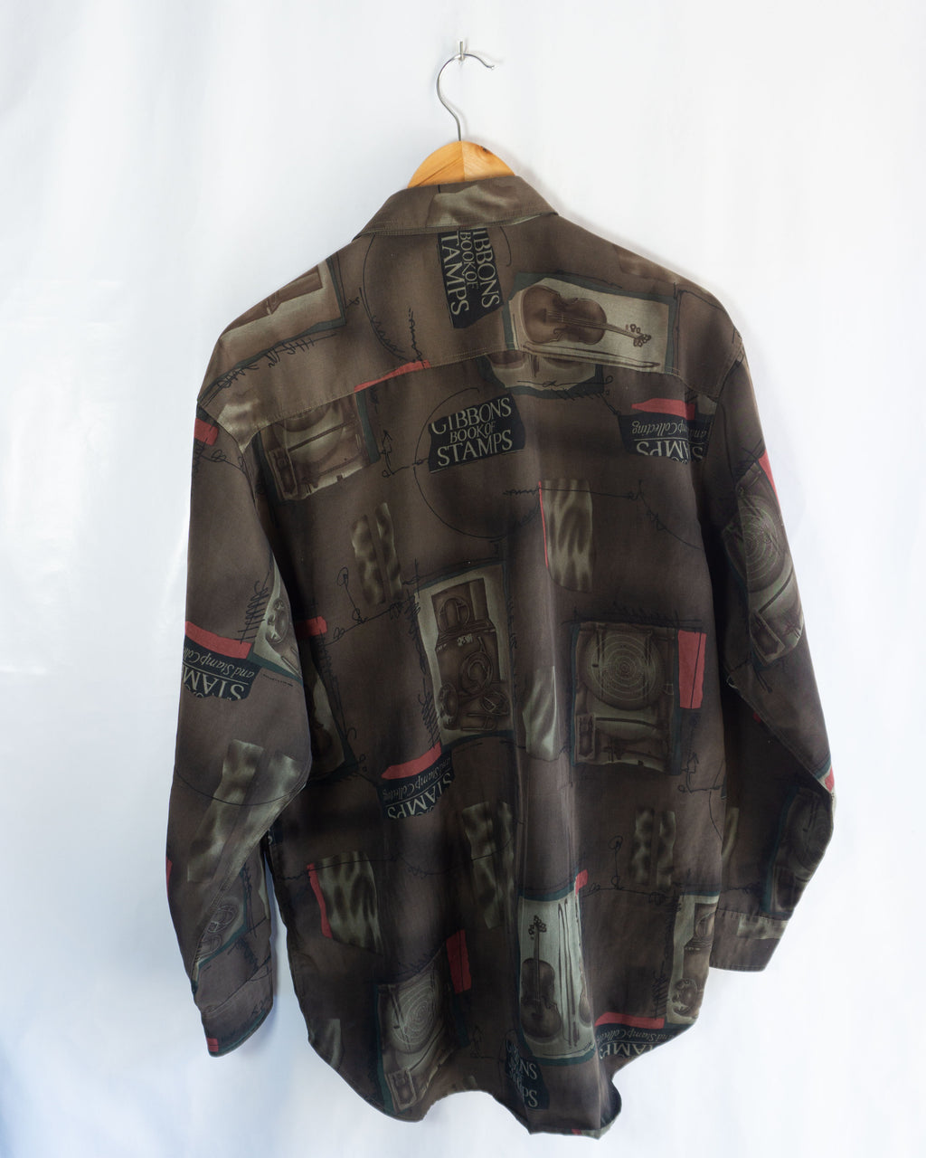 Camisa Vintage Zealzip con Estampado de Sellos — Talla L