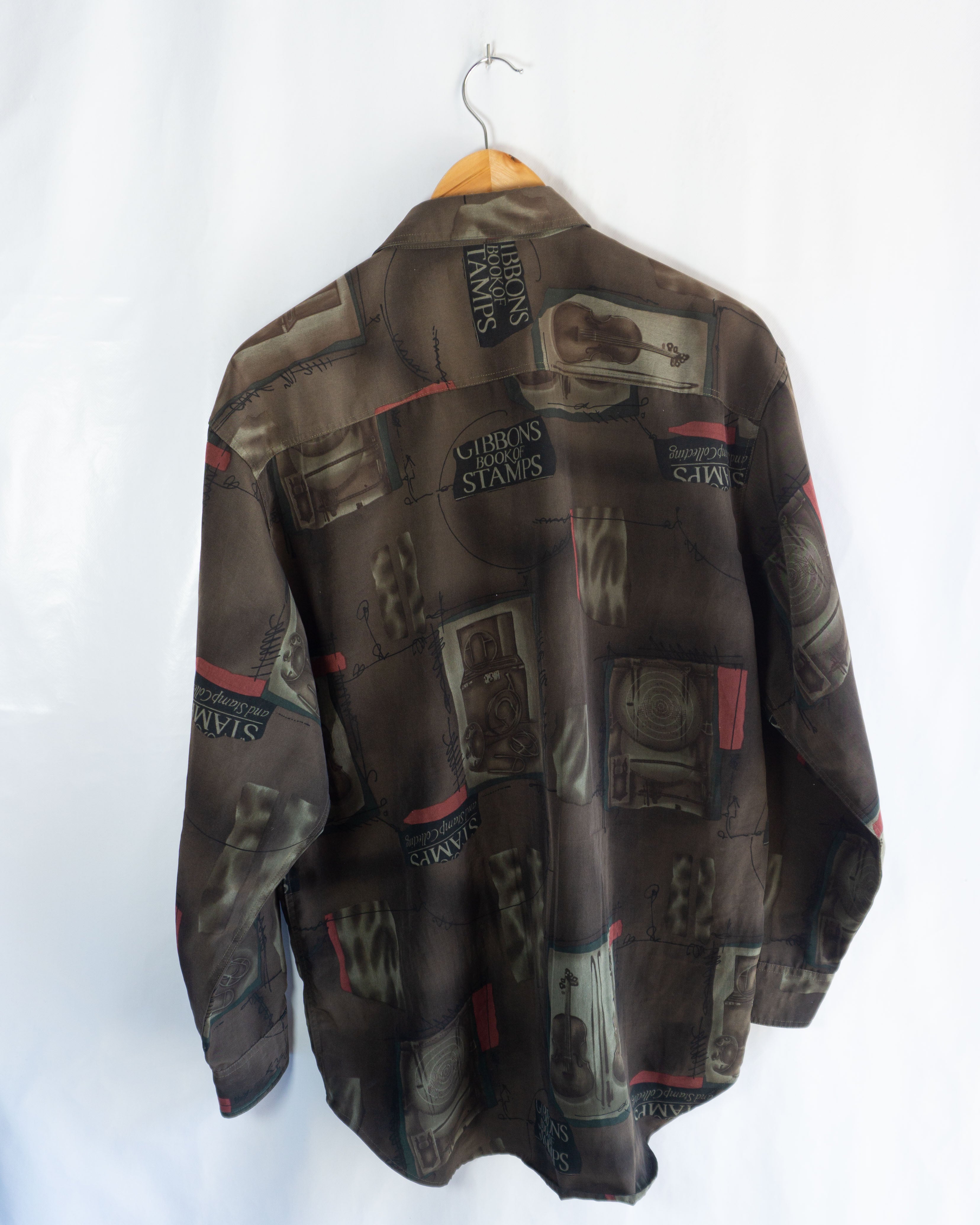 Camisa Vintage Zealzip con Estampado de Sellos — Talla L