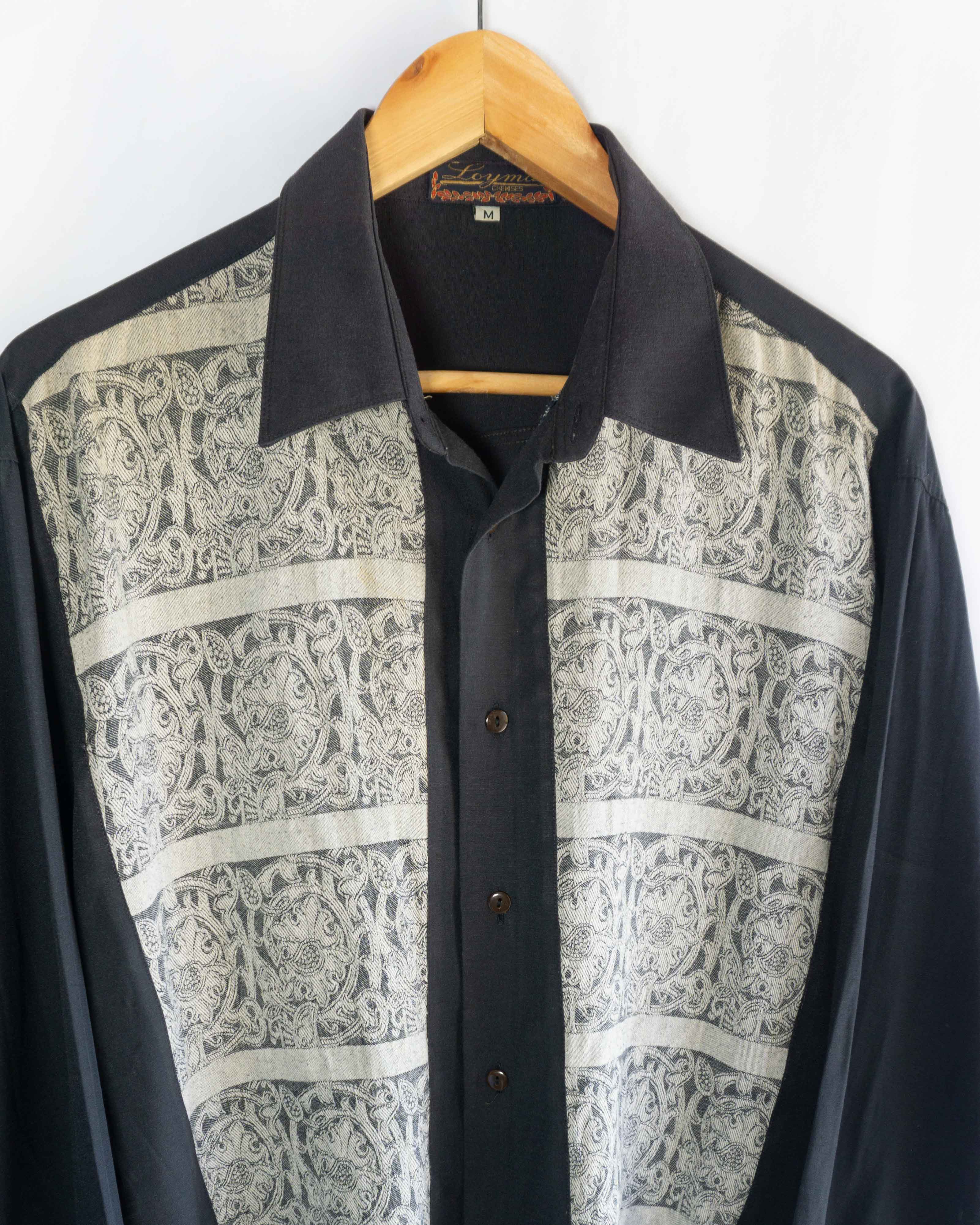 Camisa Vintage Negra con Estampado Barroco — Talla M