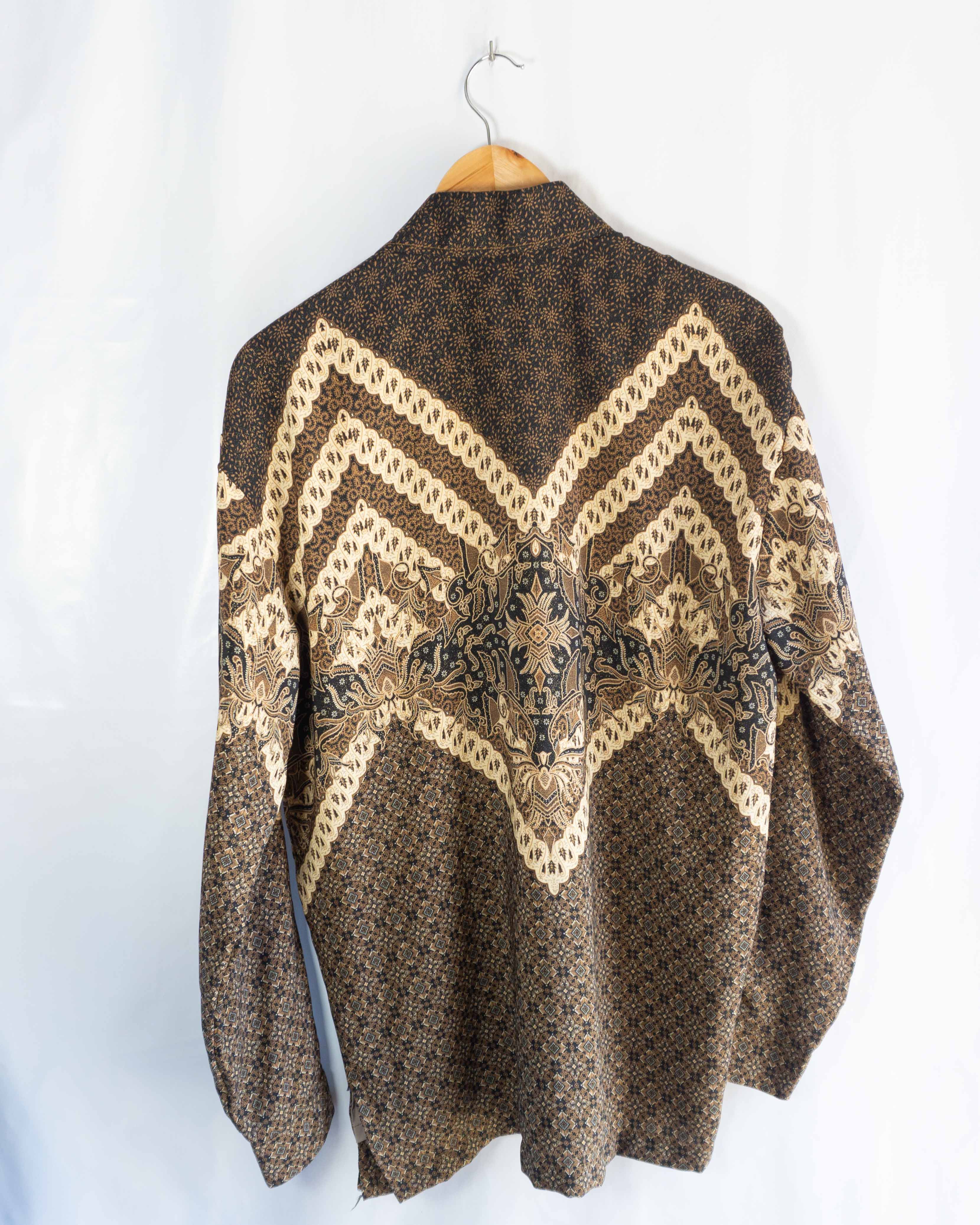 Camisa Vintage Marrón con Estampado Étnico — Talla XL