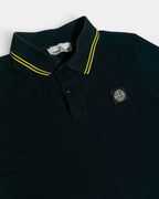 Polo Stone Island Negro con Borde Amarillo — Talla S