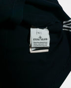Polo Stone Island Negro con Borde Amarillo — Talla S