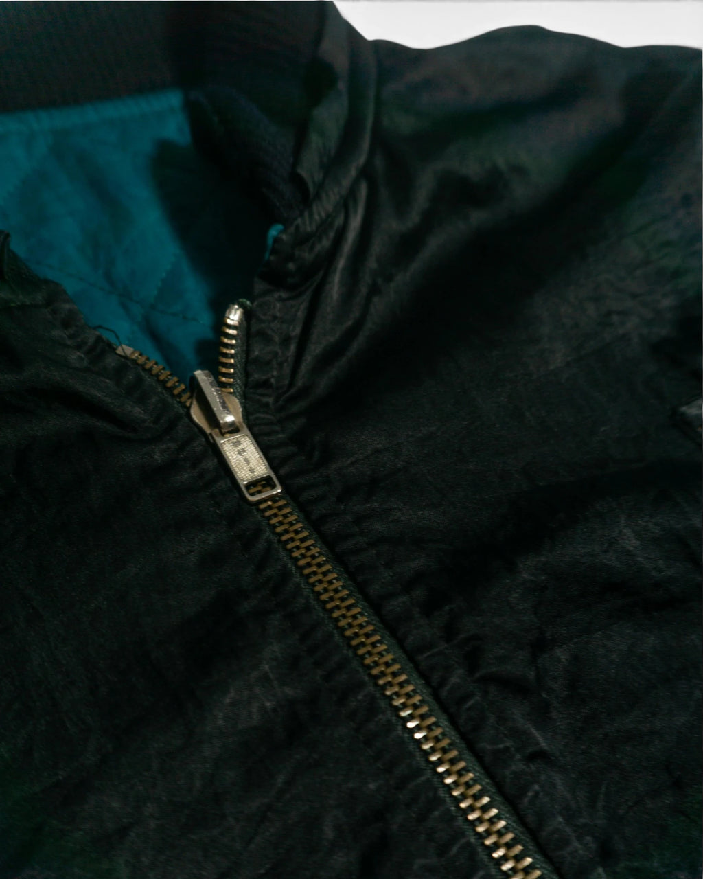 Chaqueta Bomber Crop Negra Vintage 90s — Talla M