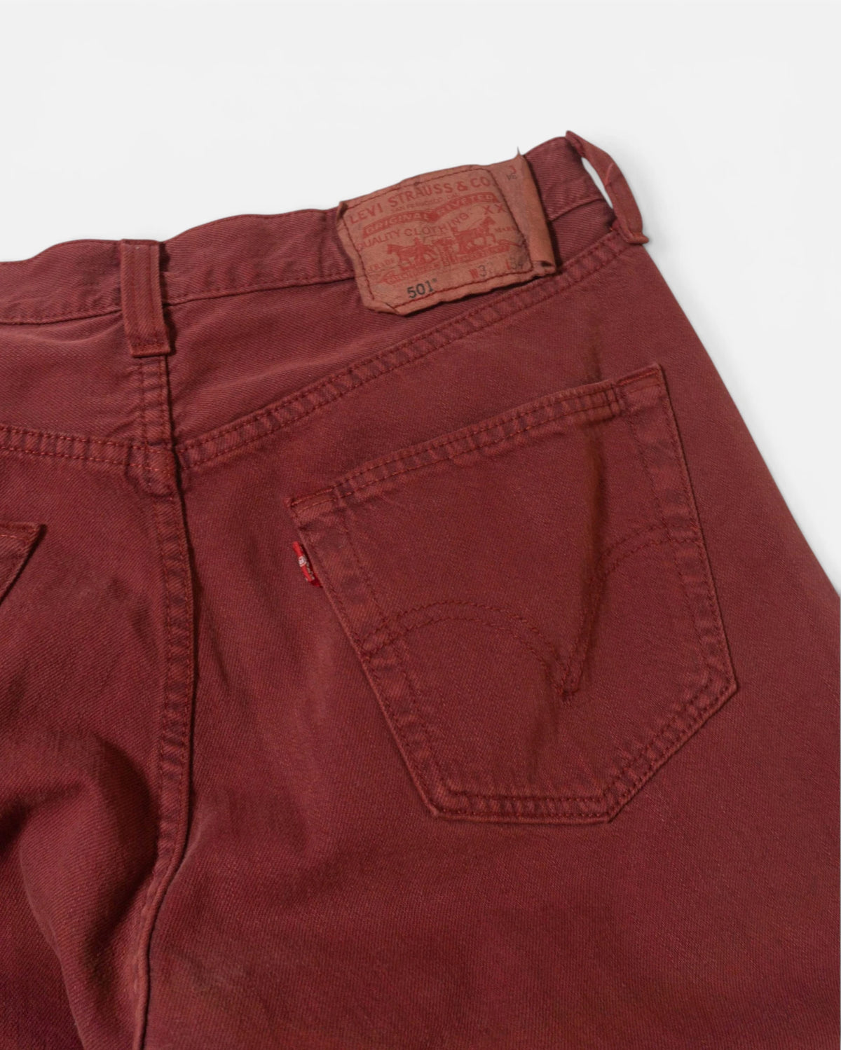 Vaqueros Levi's 501 Burdeos Vintage 90s — Talla W32