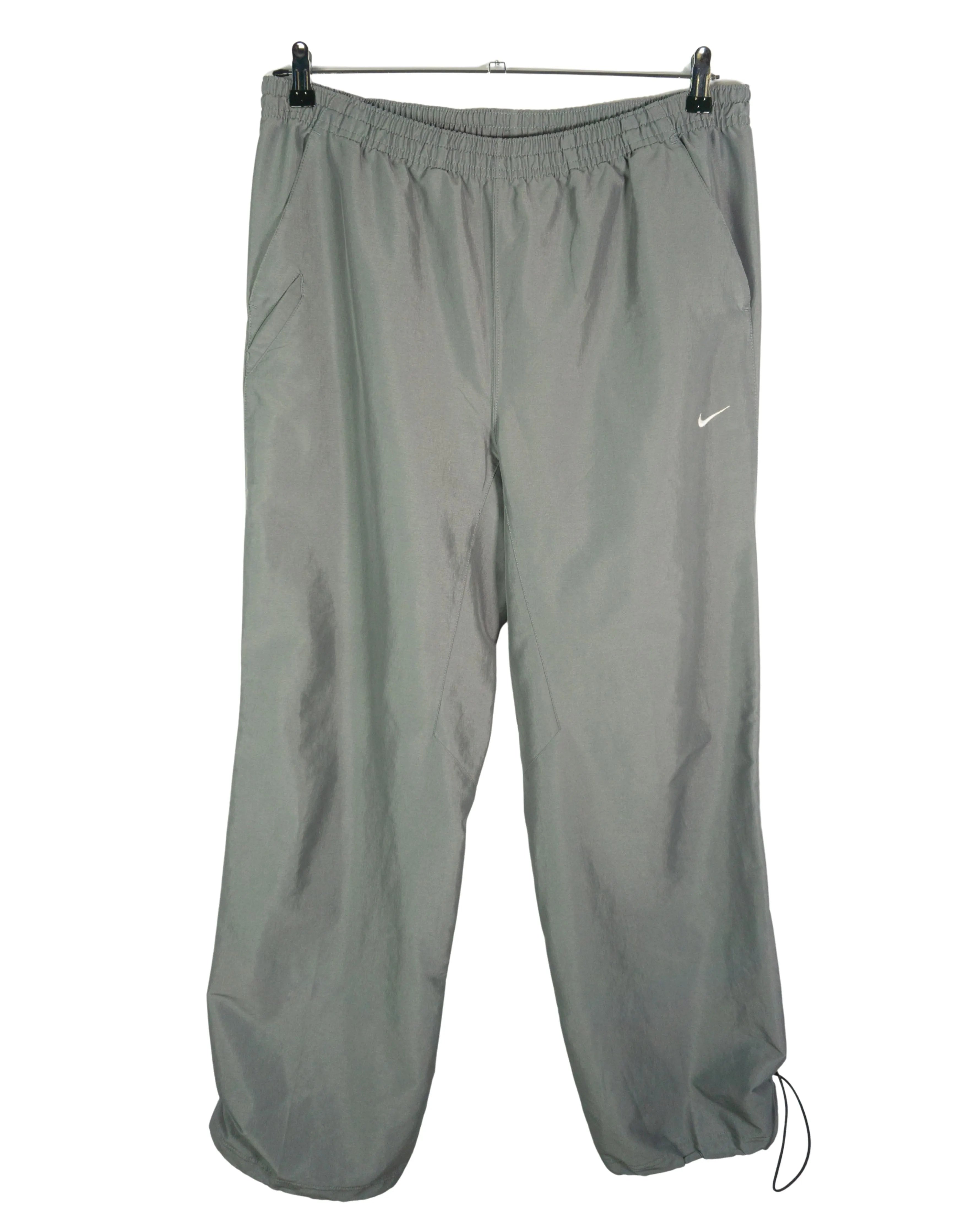 Pantalón deportivo Nike gris