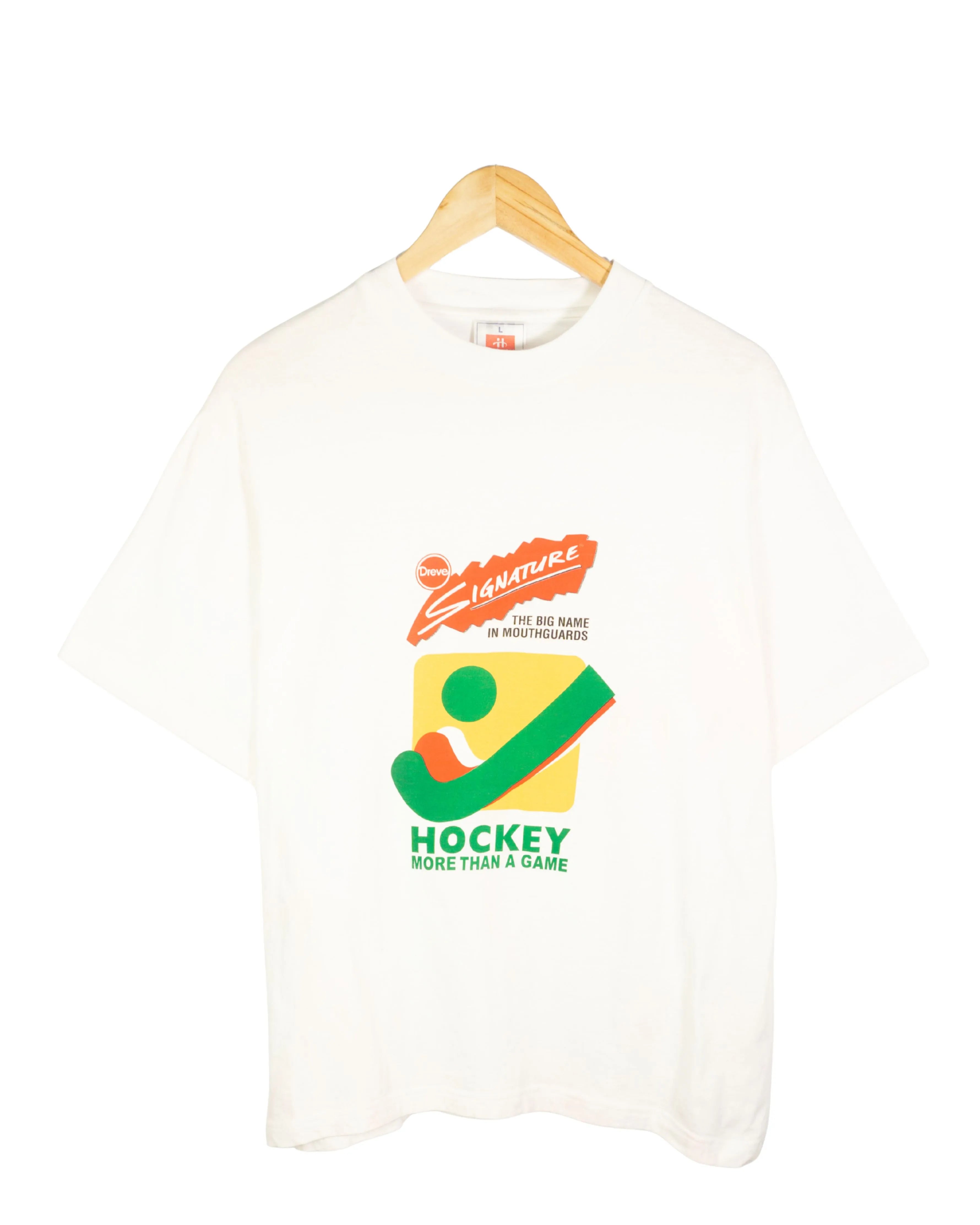 Camiseta Hockey Drevo Gráfica Blanca Vintage 90s — Talla L