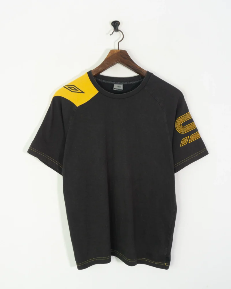 Camiseta Umbro vintage 00s negro sun fade L - Imagen 2