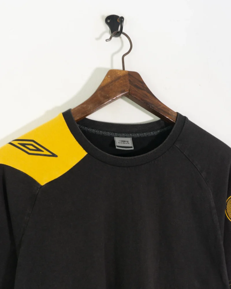 Camiseta Umbro vintage 00s negro sun fade L - Imagen 3